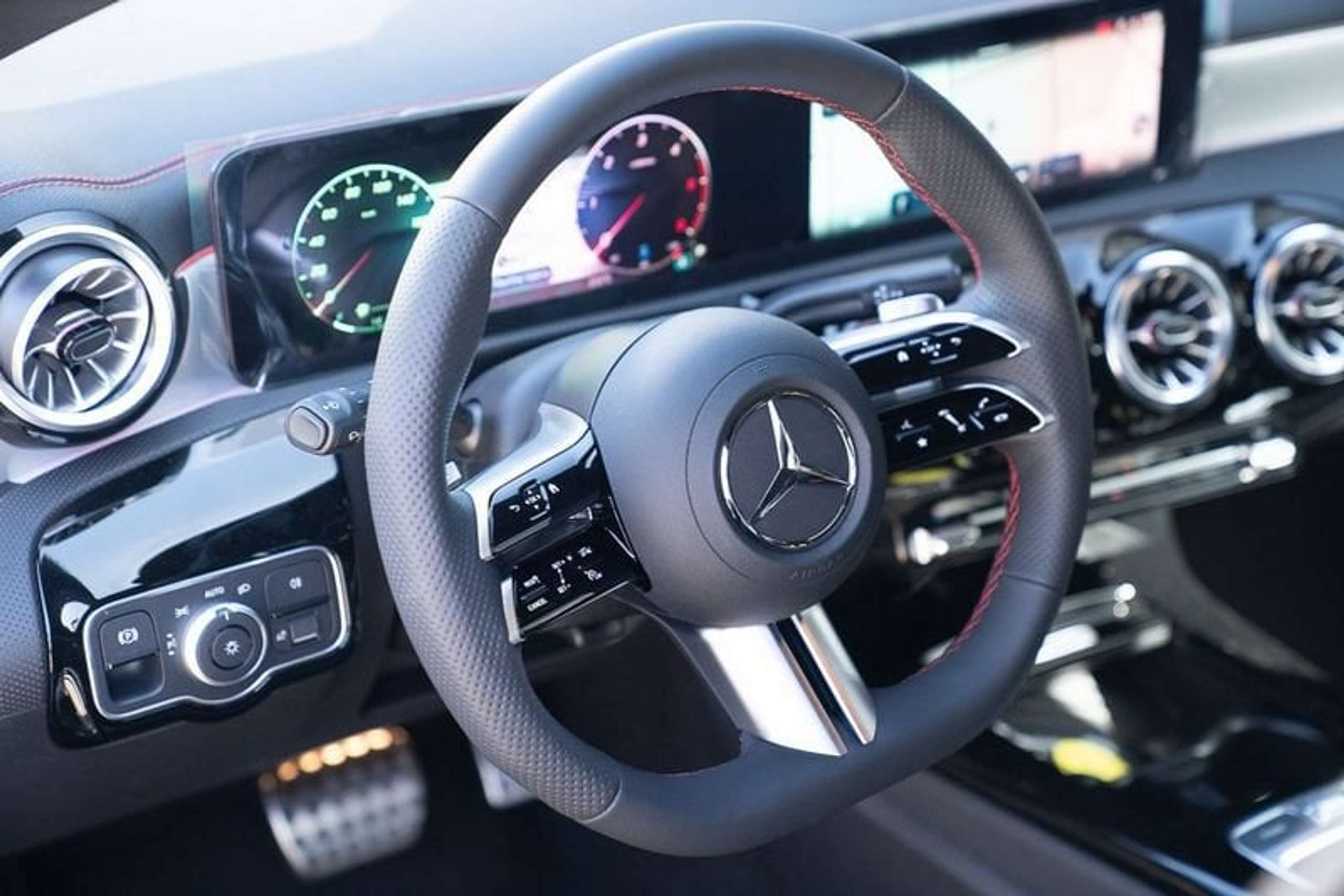 Mercedes-Benz - CLA 200