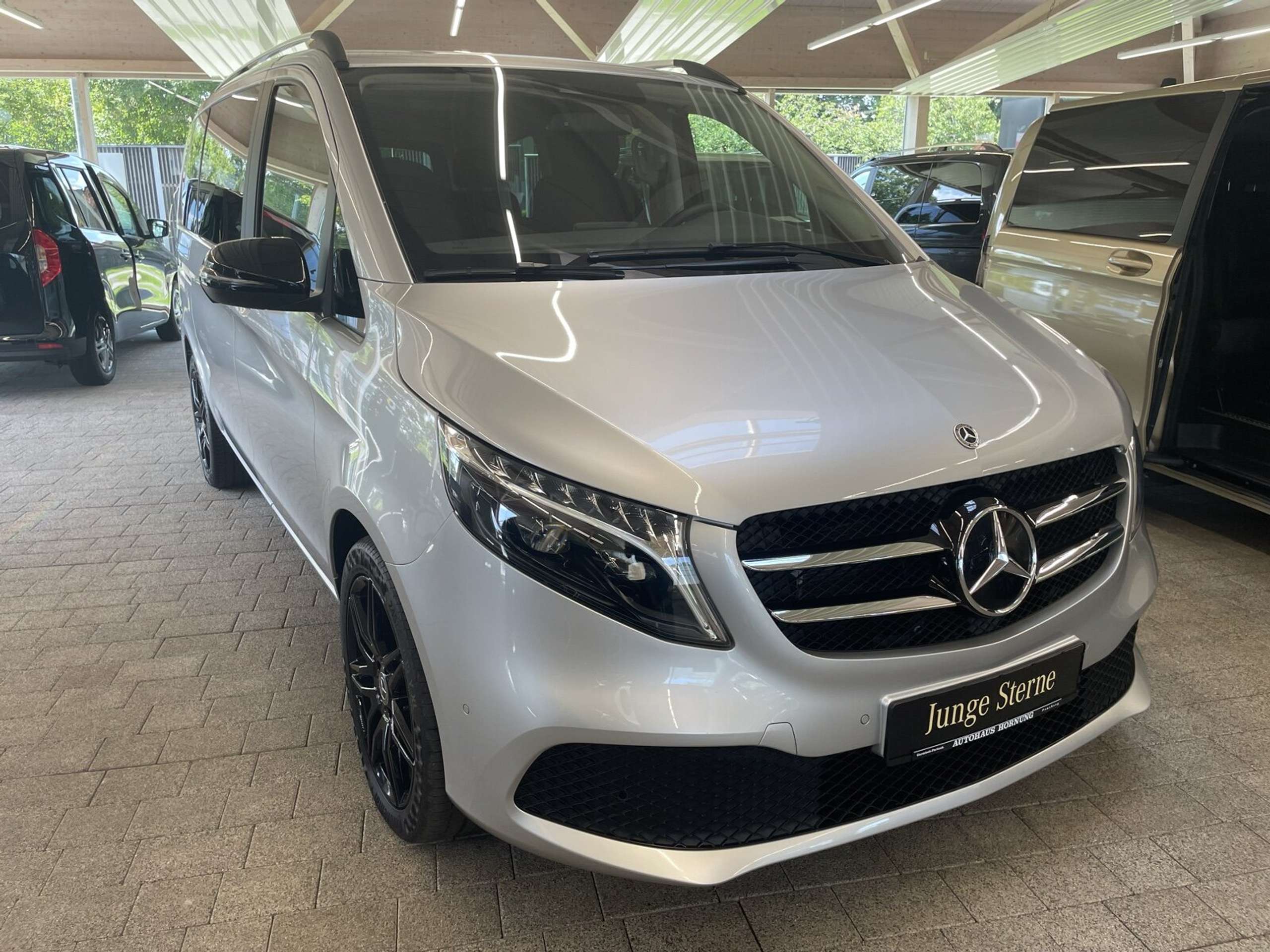 Mercedes-Benz - V 220