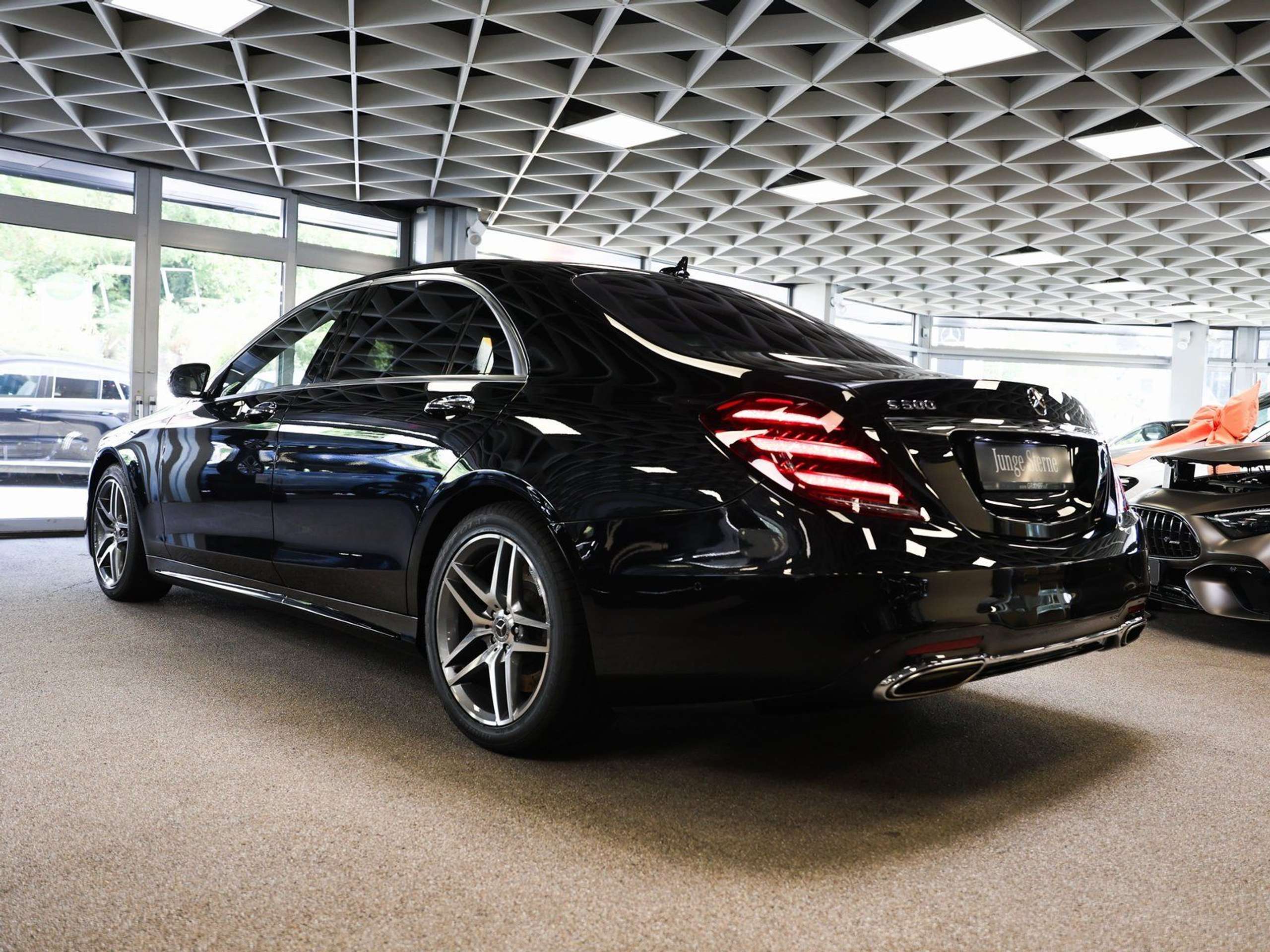 Mercedes-Benz - S 500