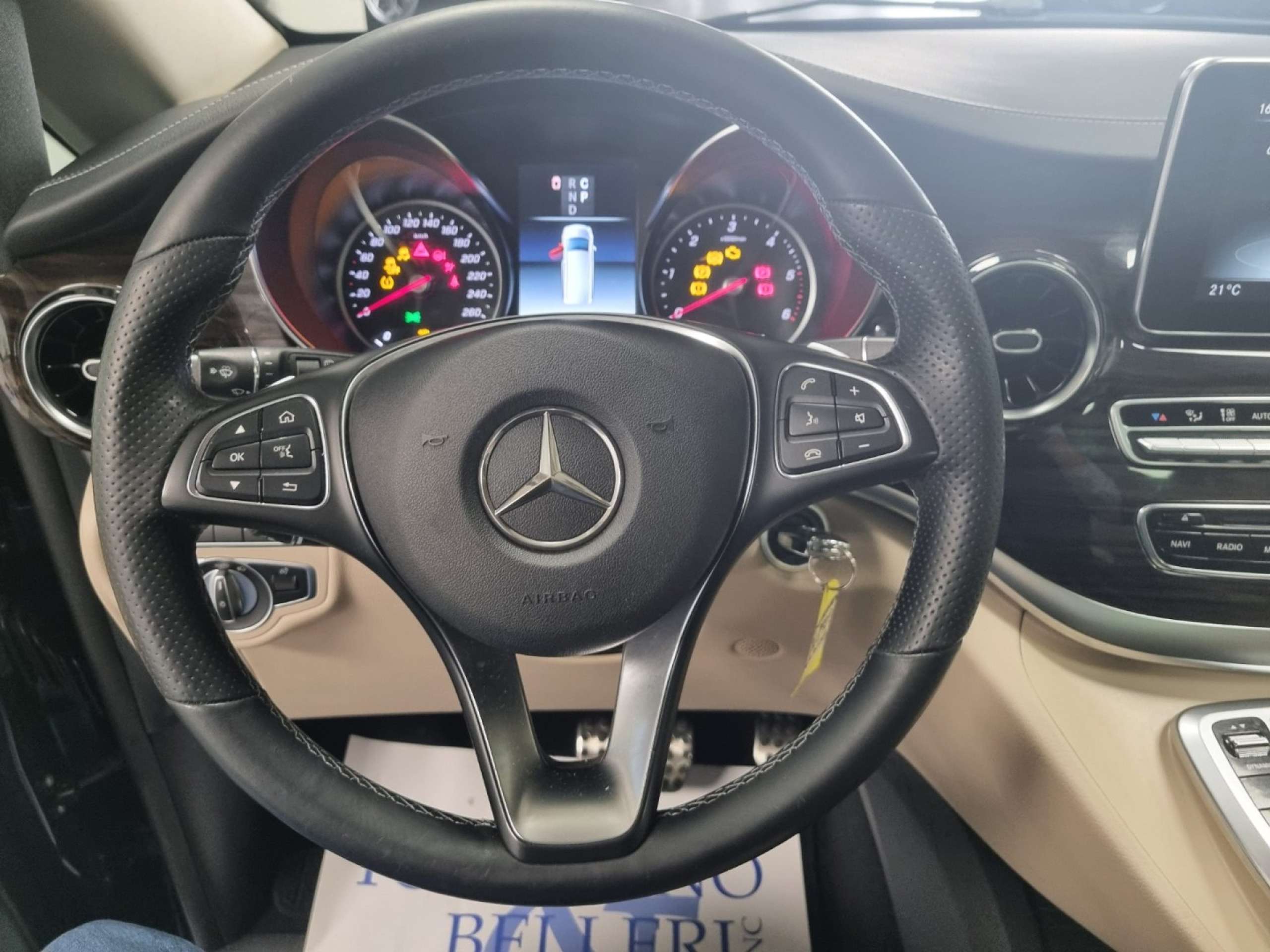 Mercedes-Benz - V 300