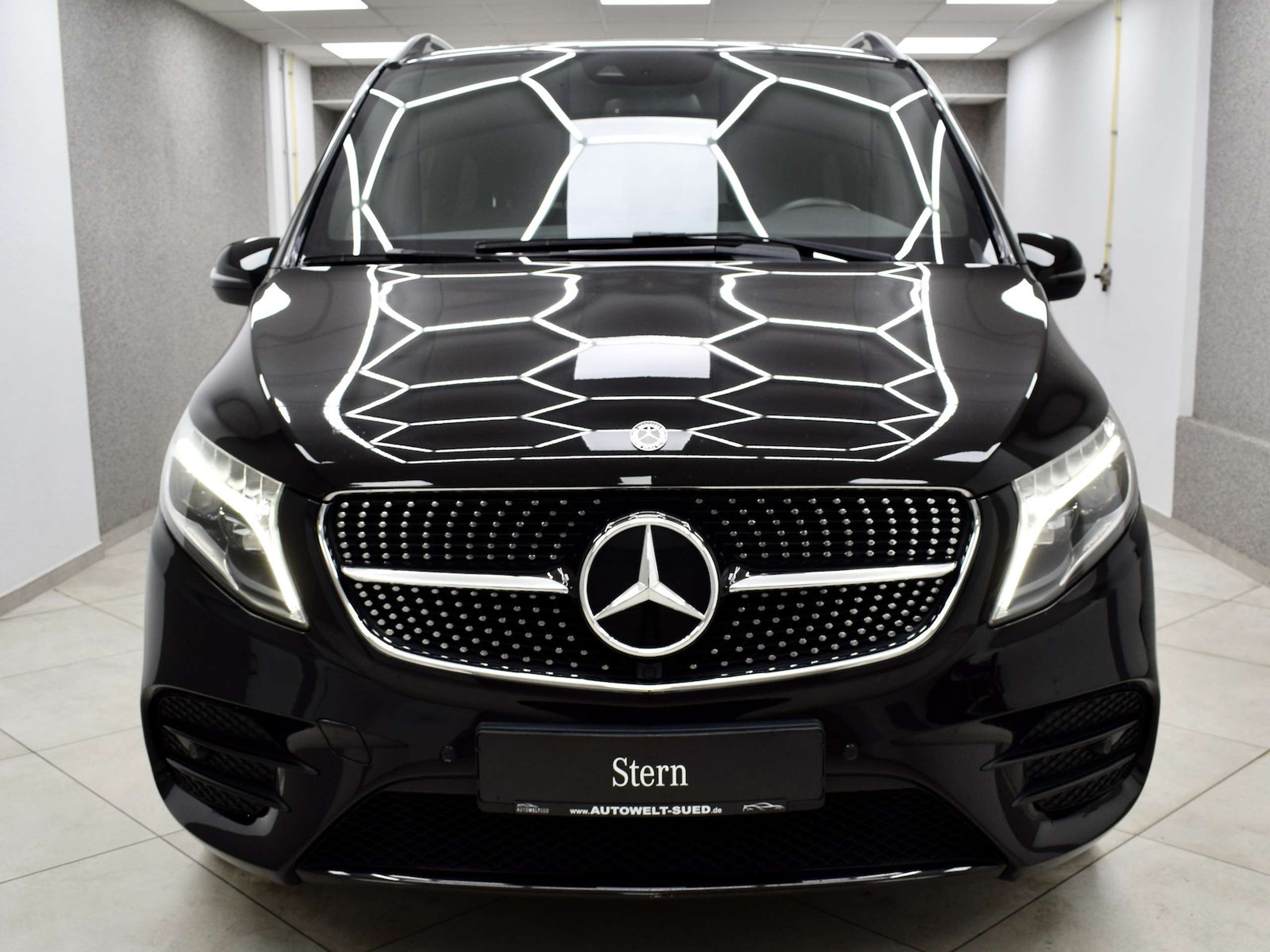 Mercedes-Benz - V 300