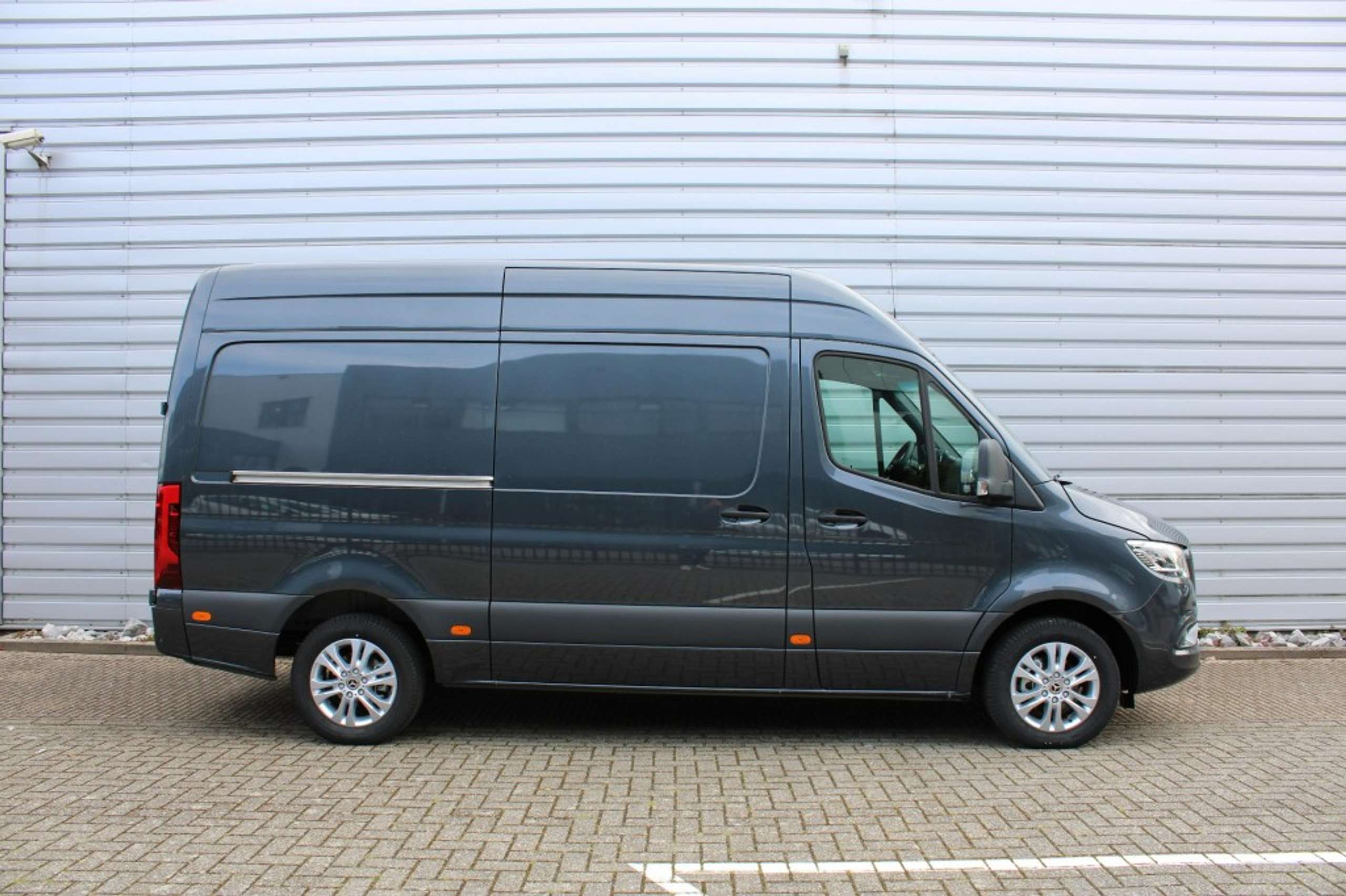 Mercedes-Benz - Sprinter