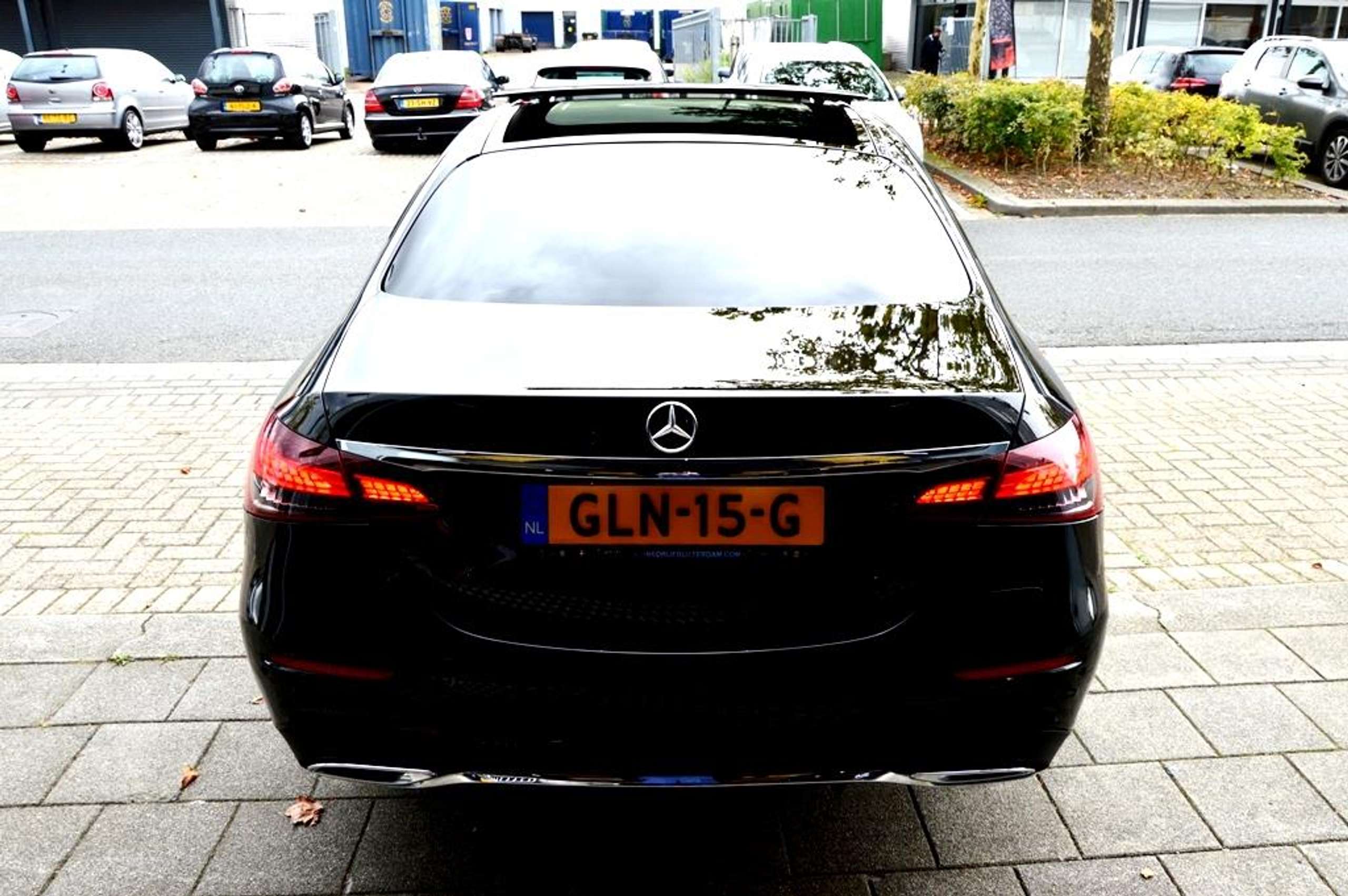 Mercedes-Benz - E 300