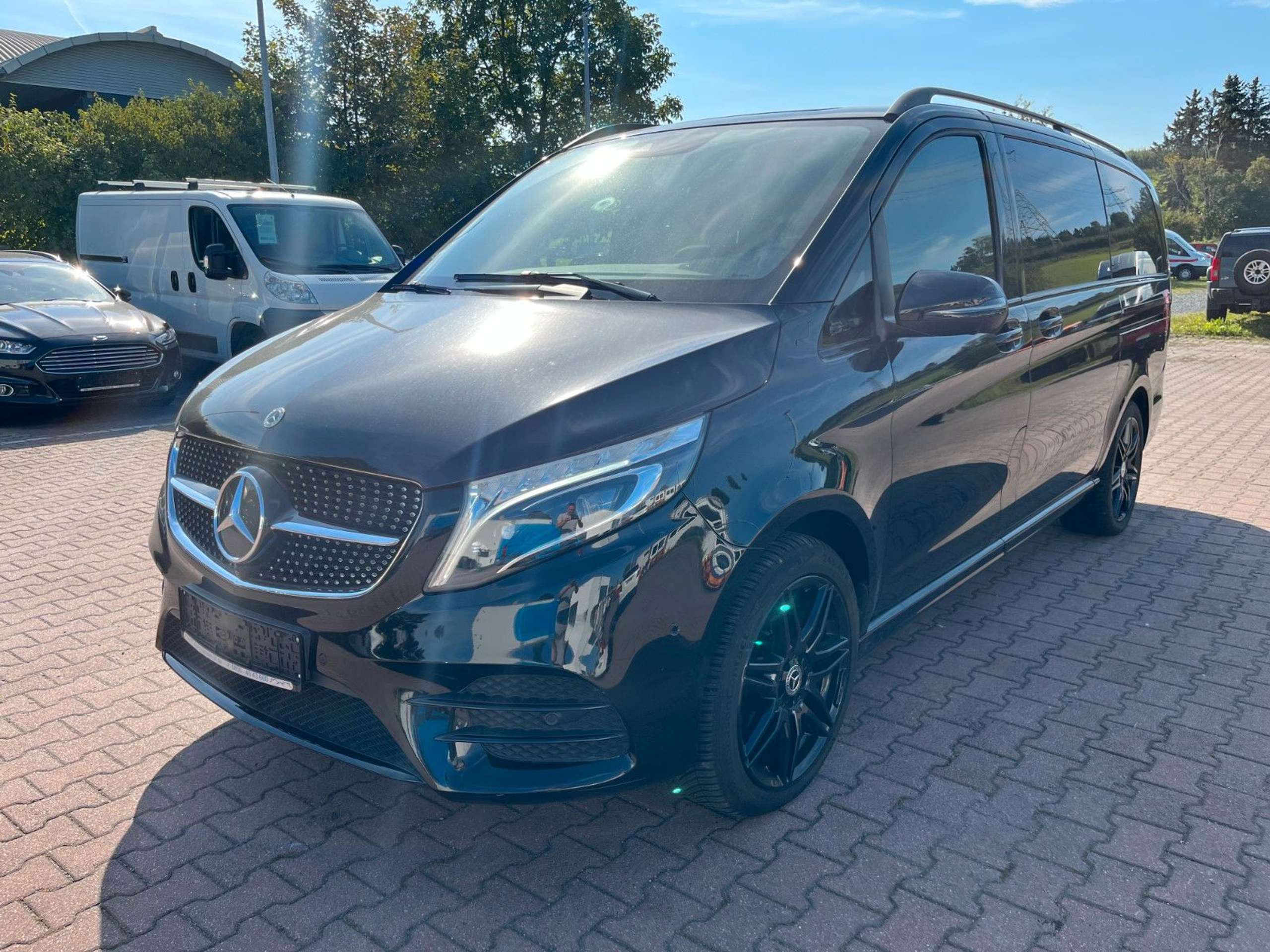 Mercedes-Benz - V 300