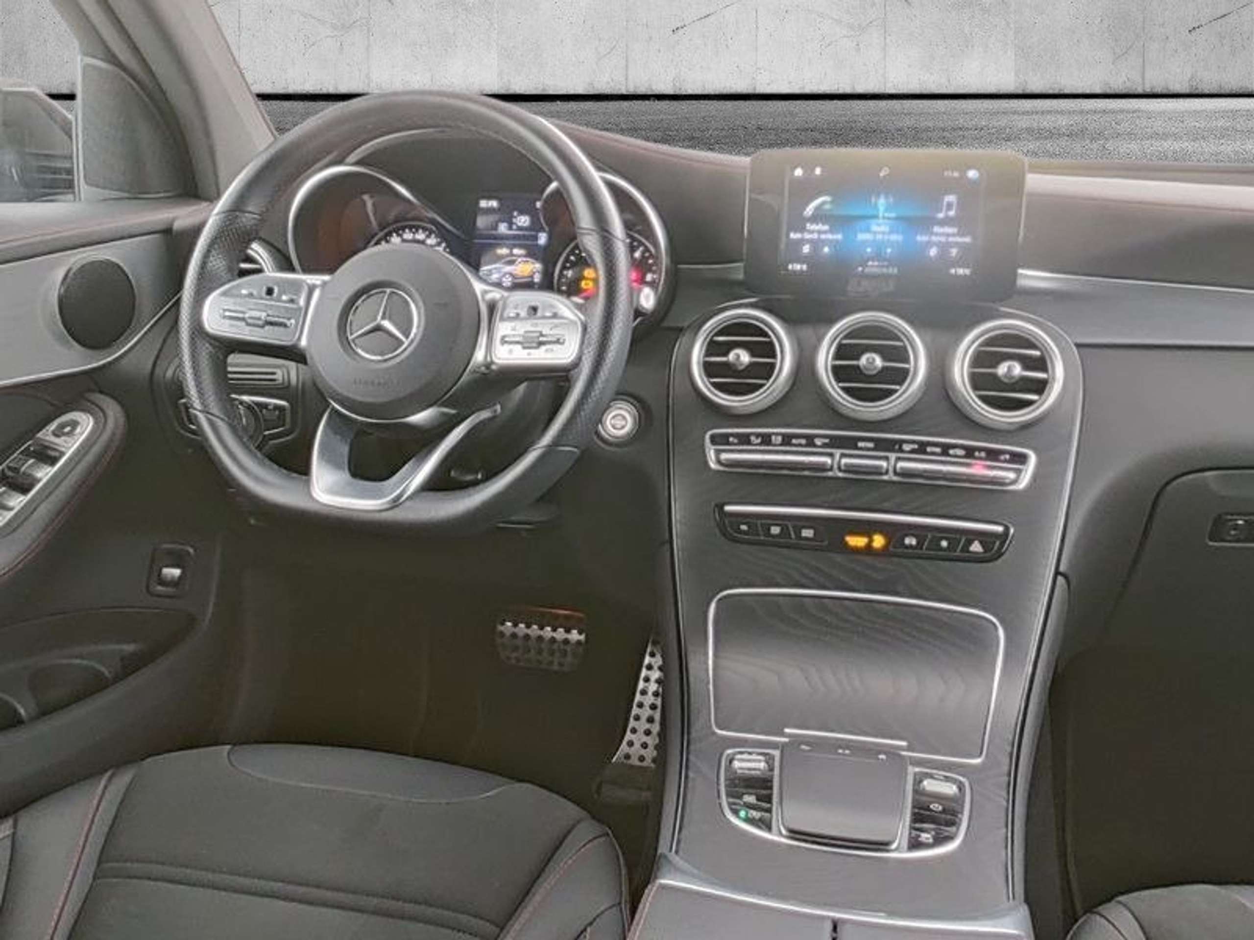 Mercedes-Benz - GLC 300