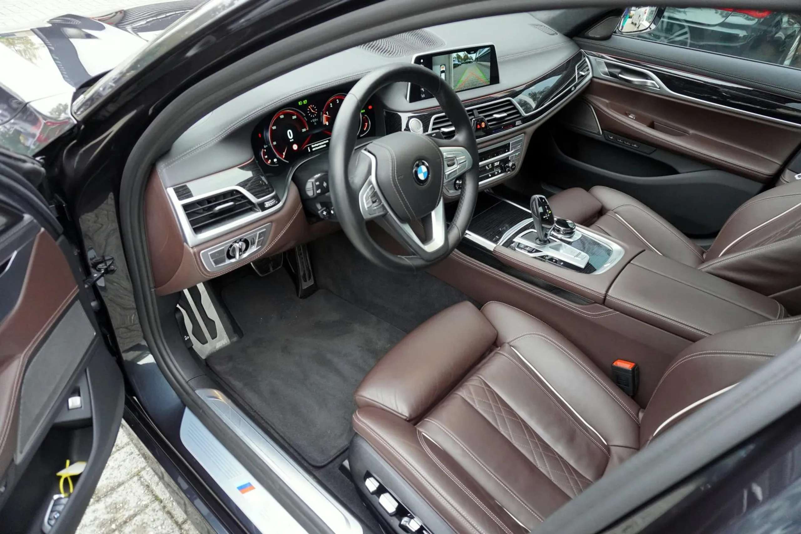 BMW - 750