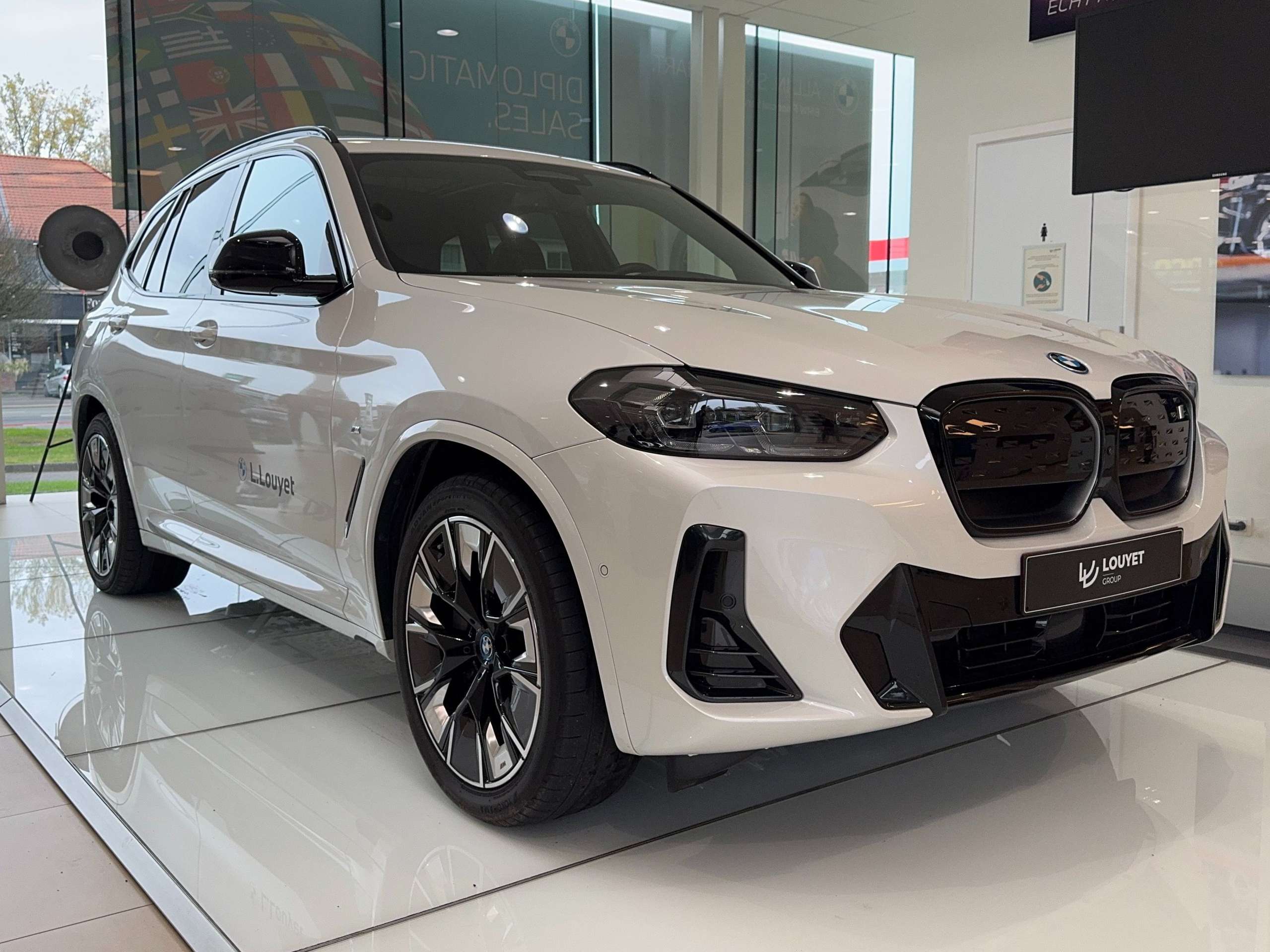 BMW - iX3