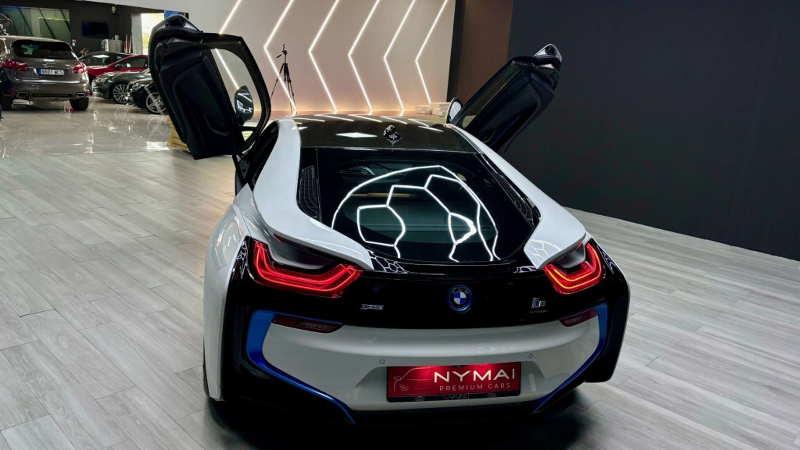 BMW - i8