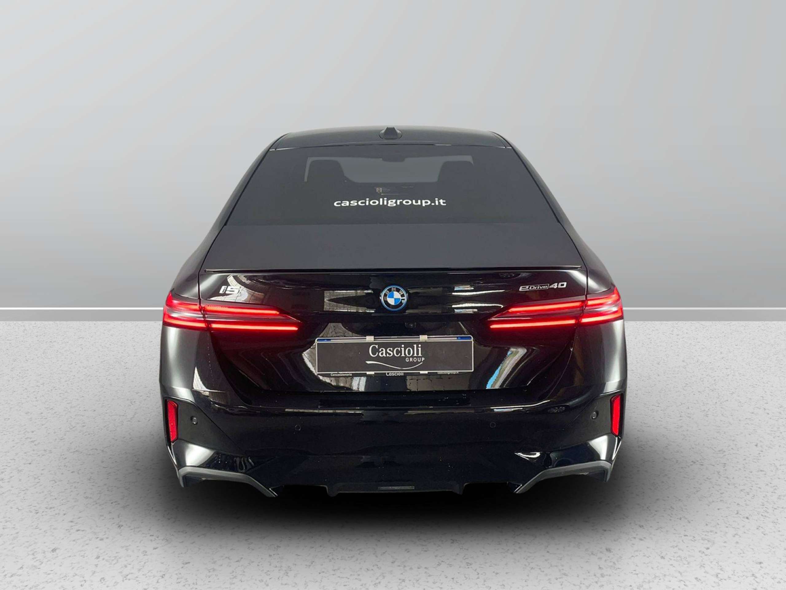 BMW - i5