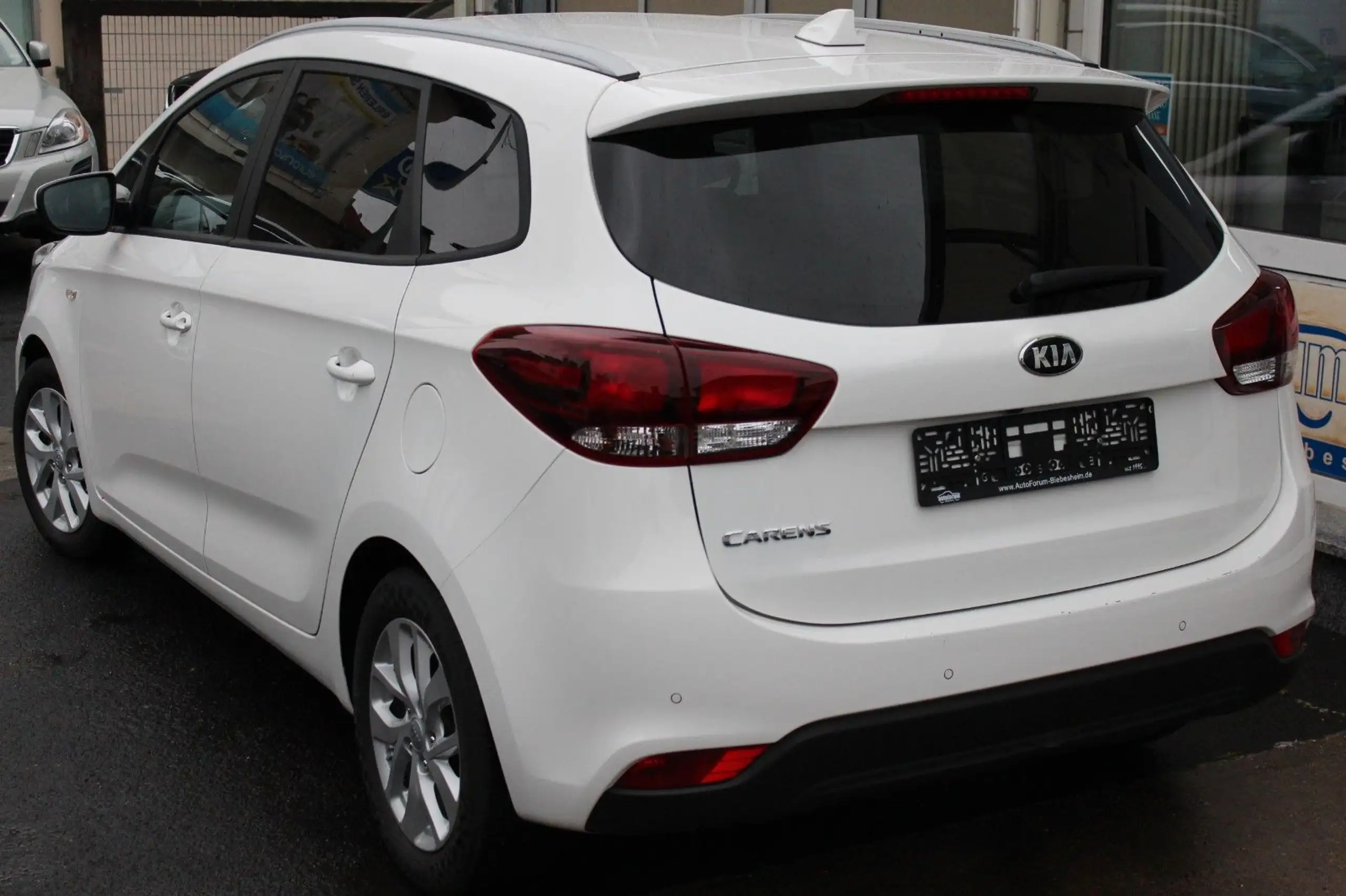 Kia - Carens