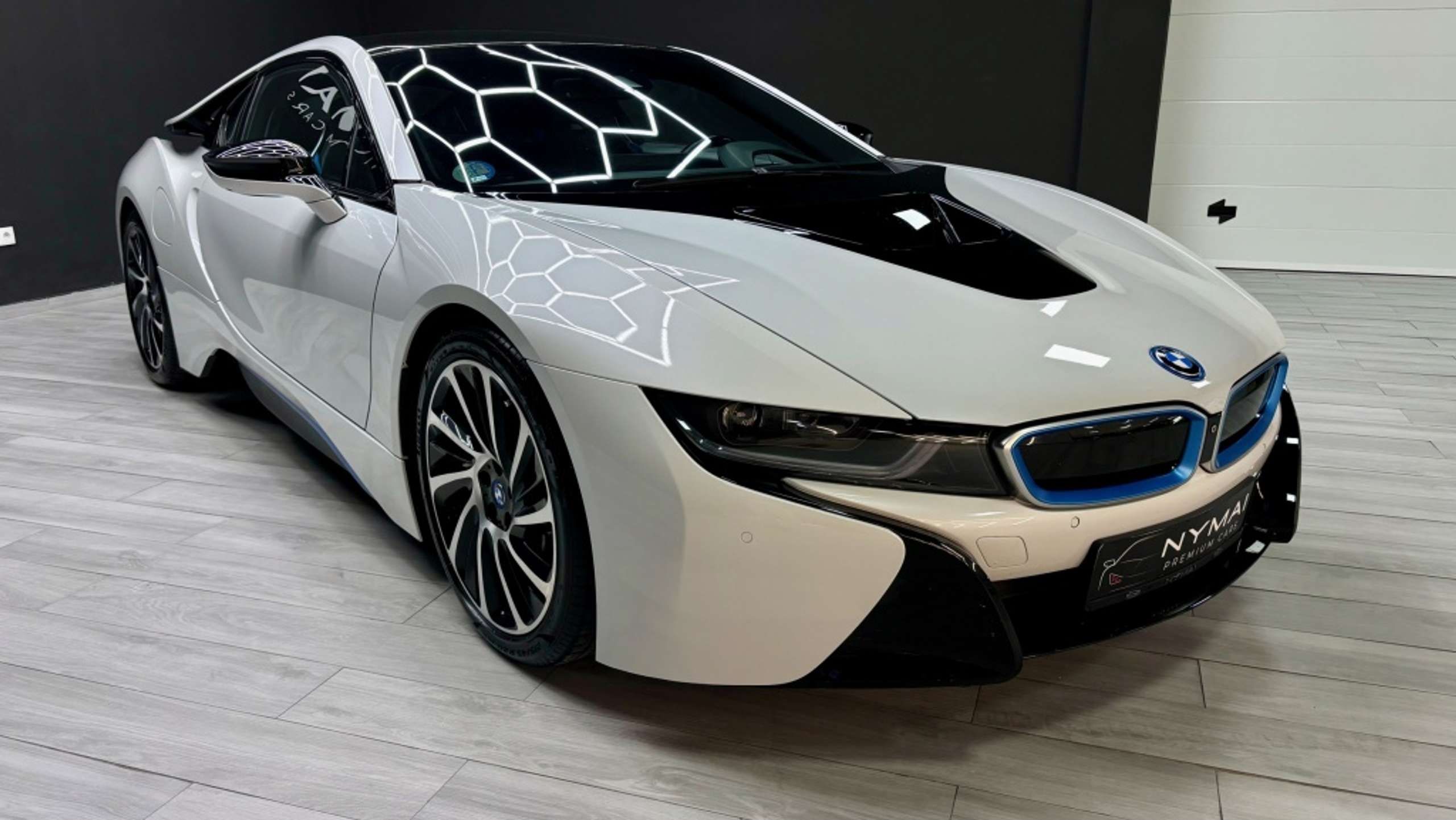 BMW - i8