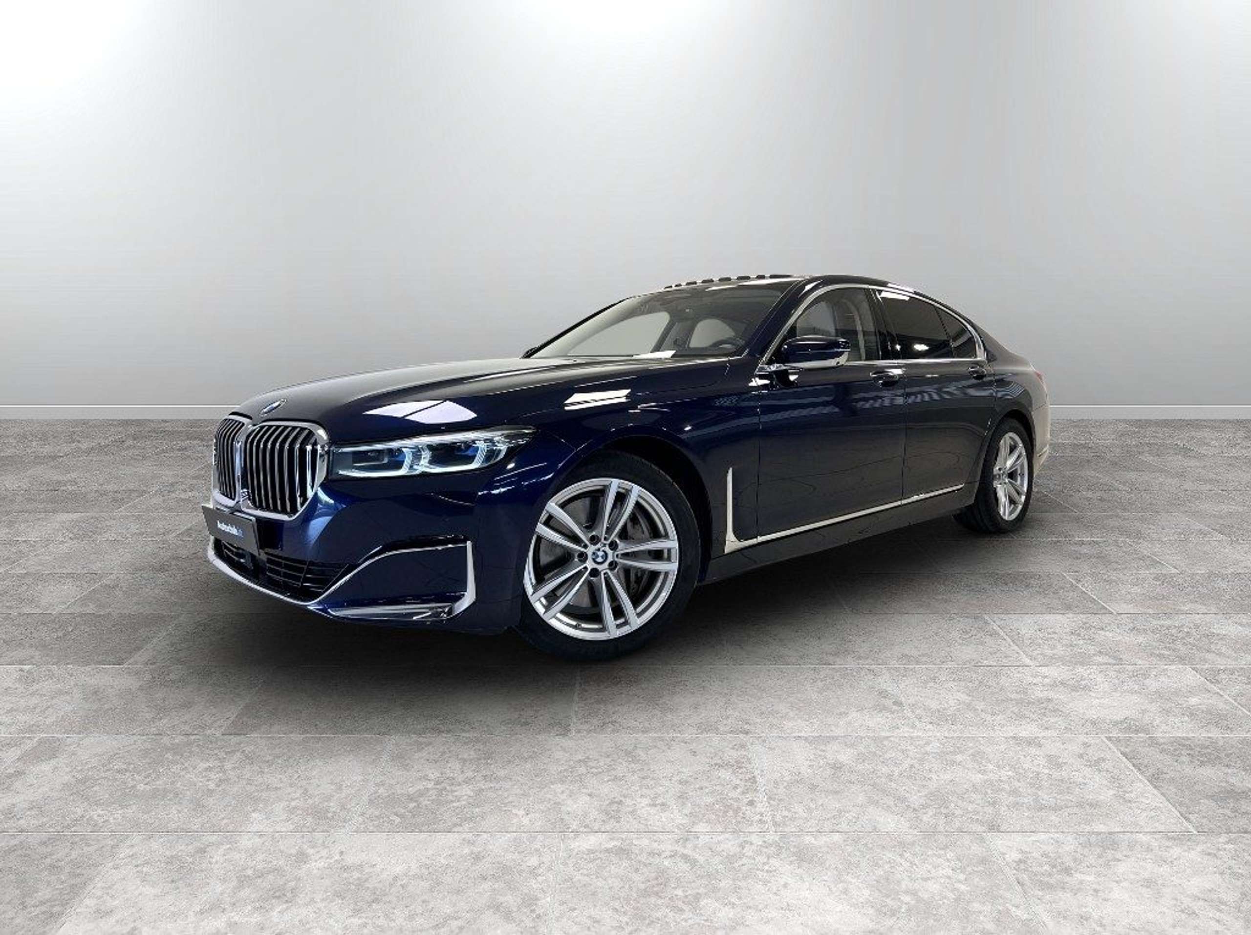 BMW - 740