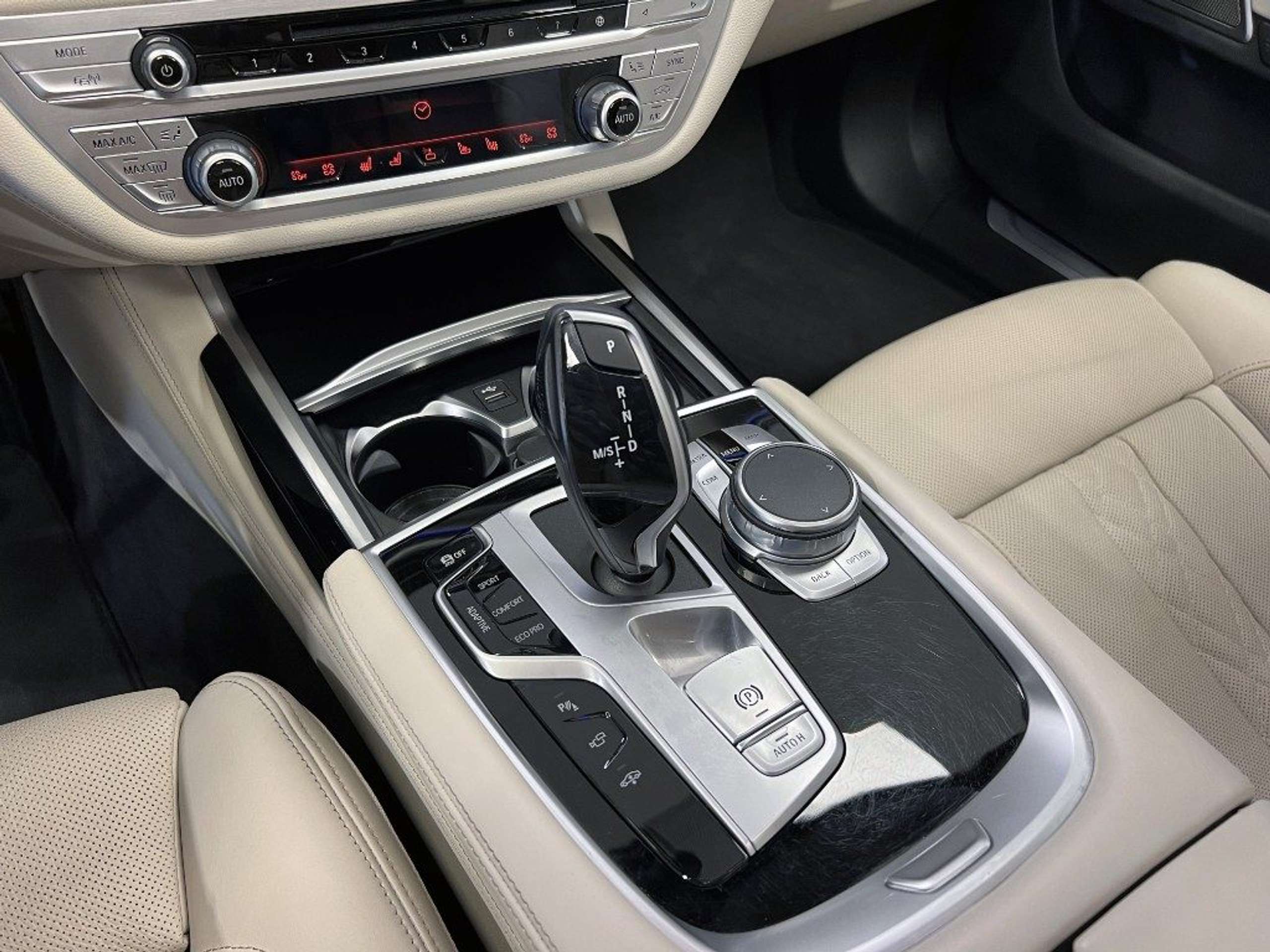 BMW - 740