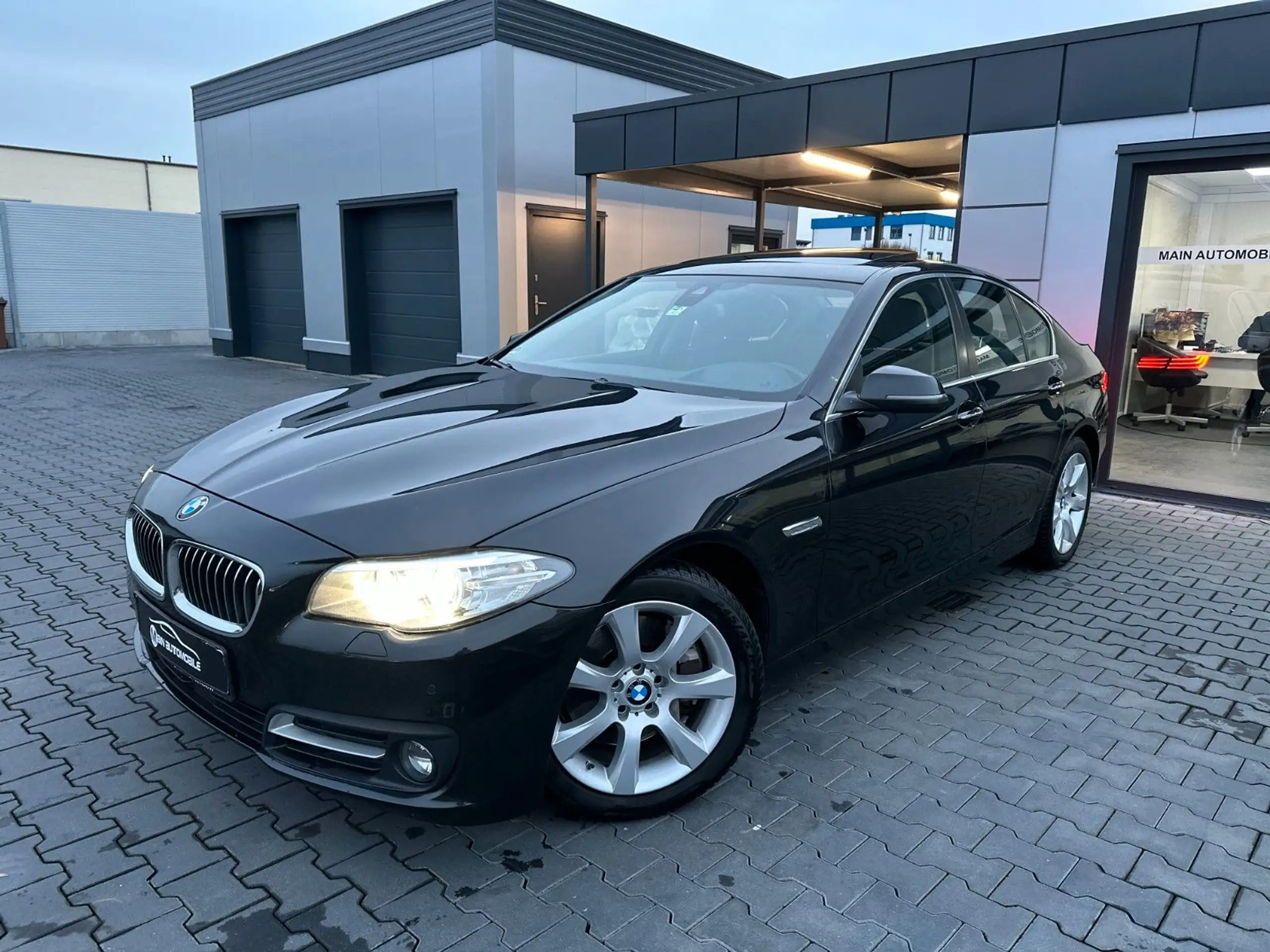 BMW - 525