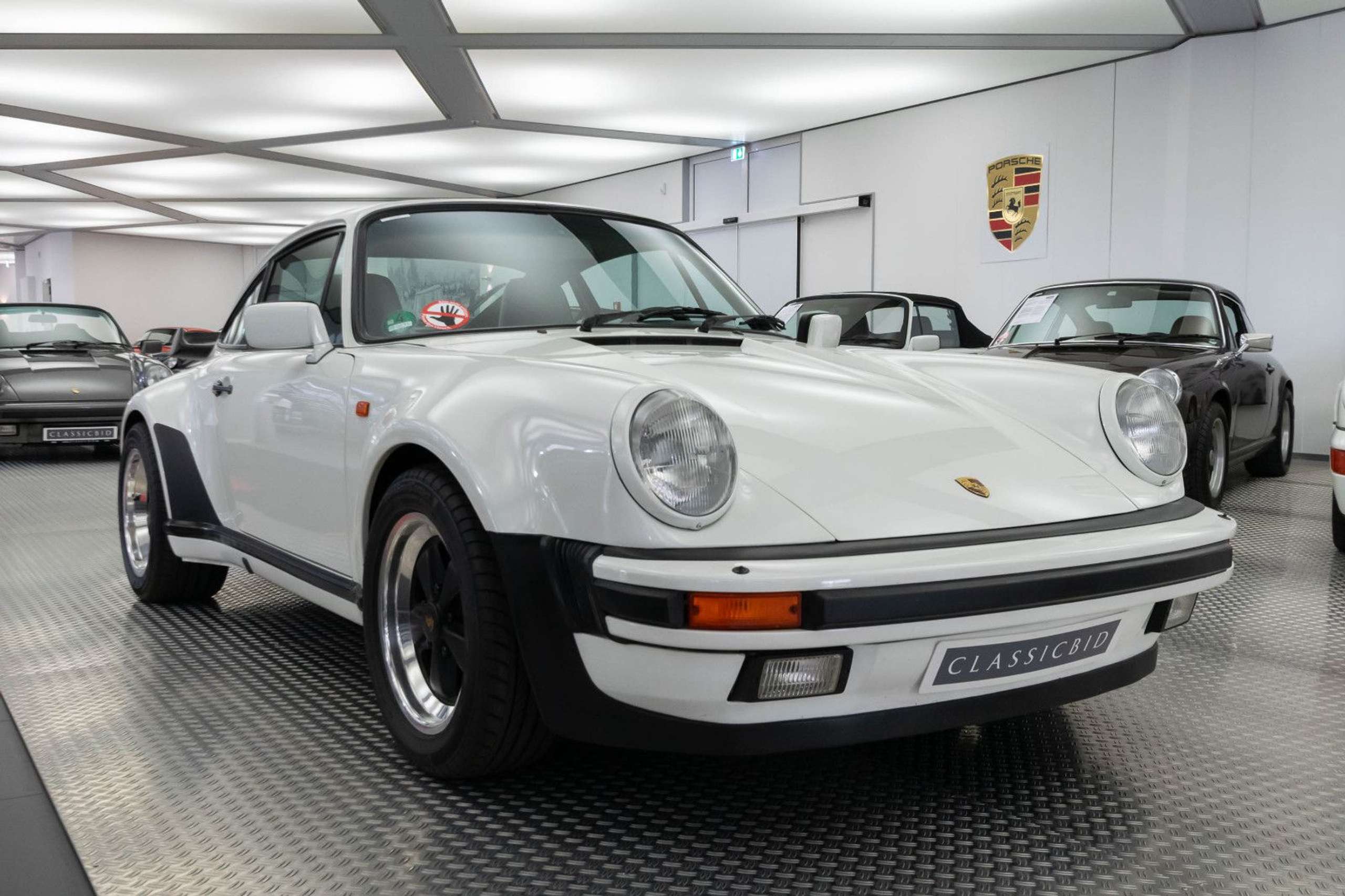 Porsche - 930