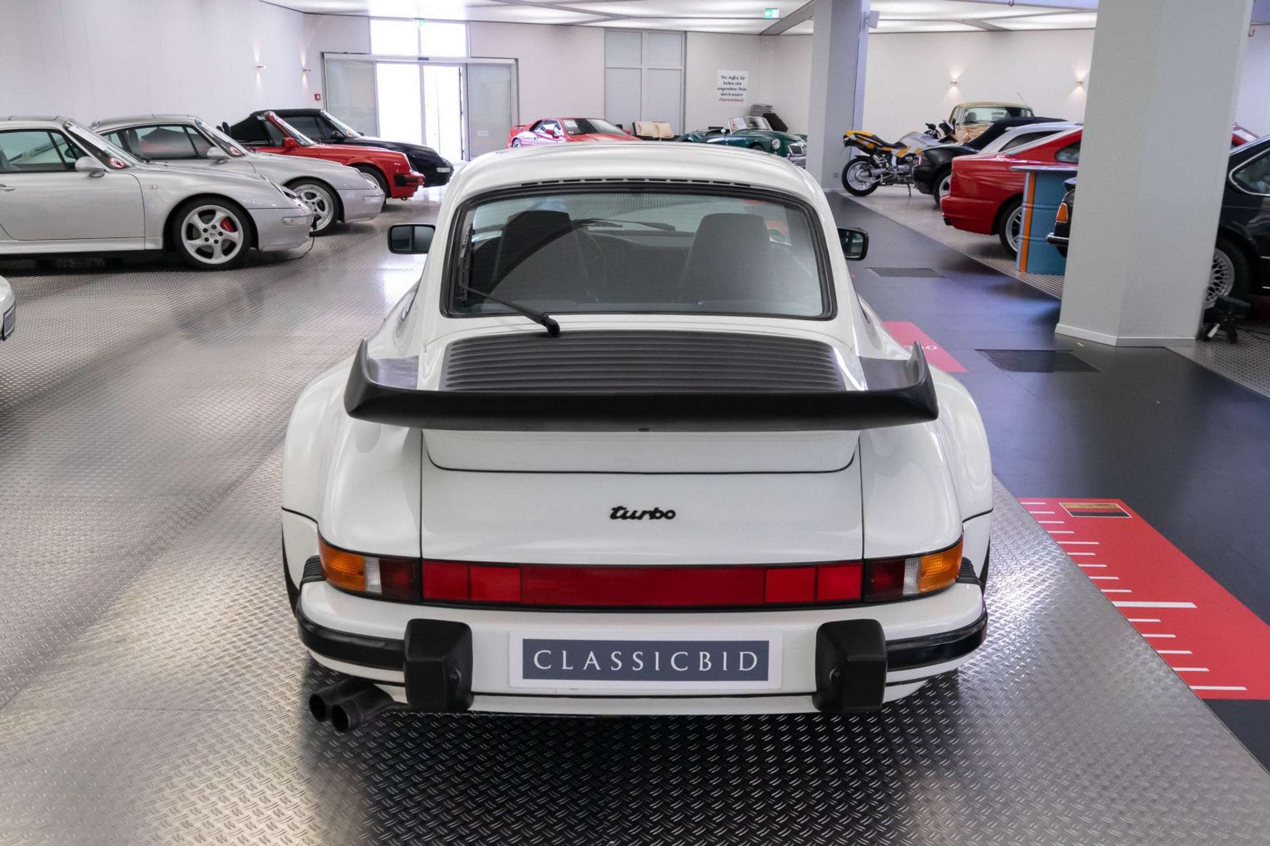 Porsche - 930