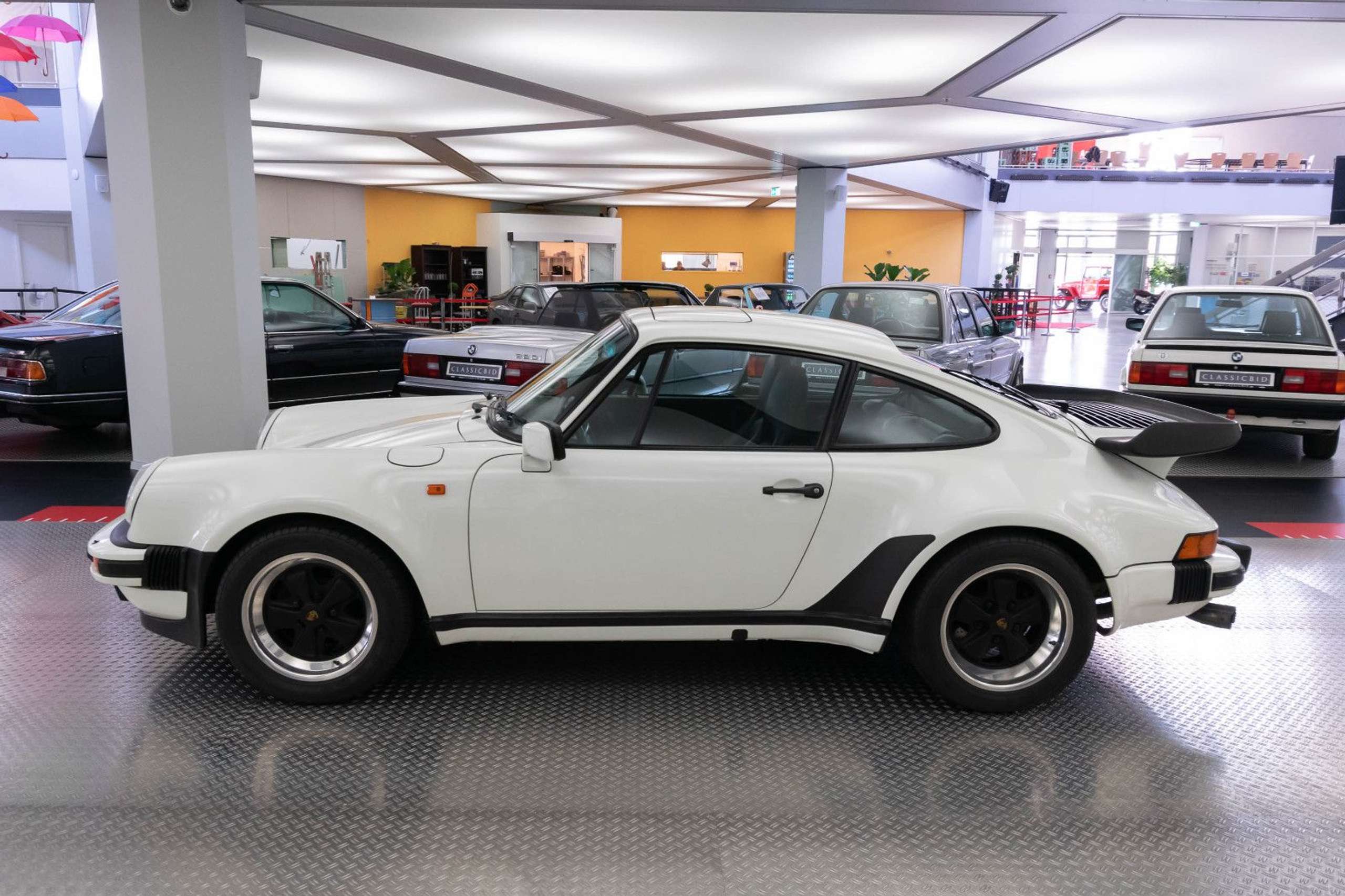 Porsche - 930