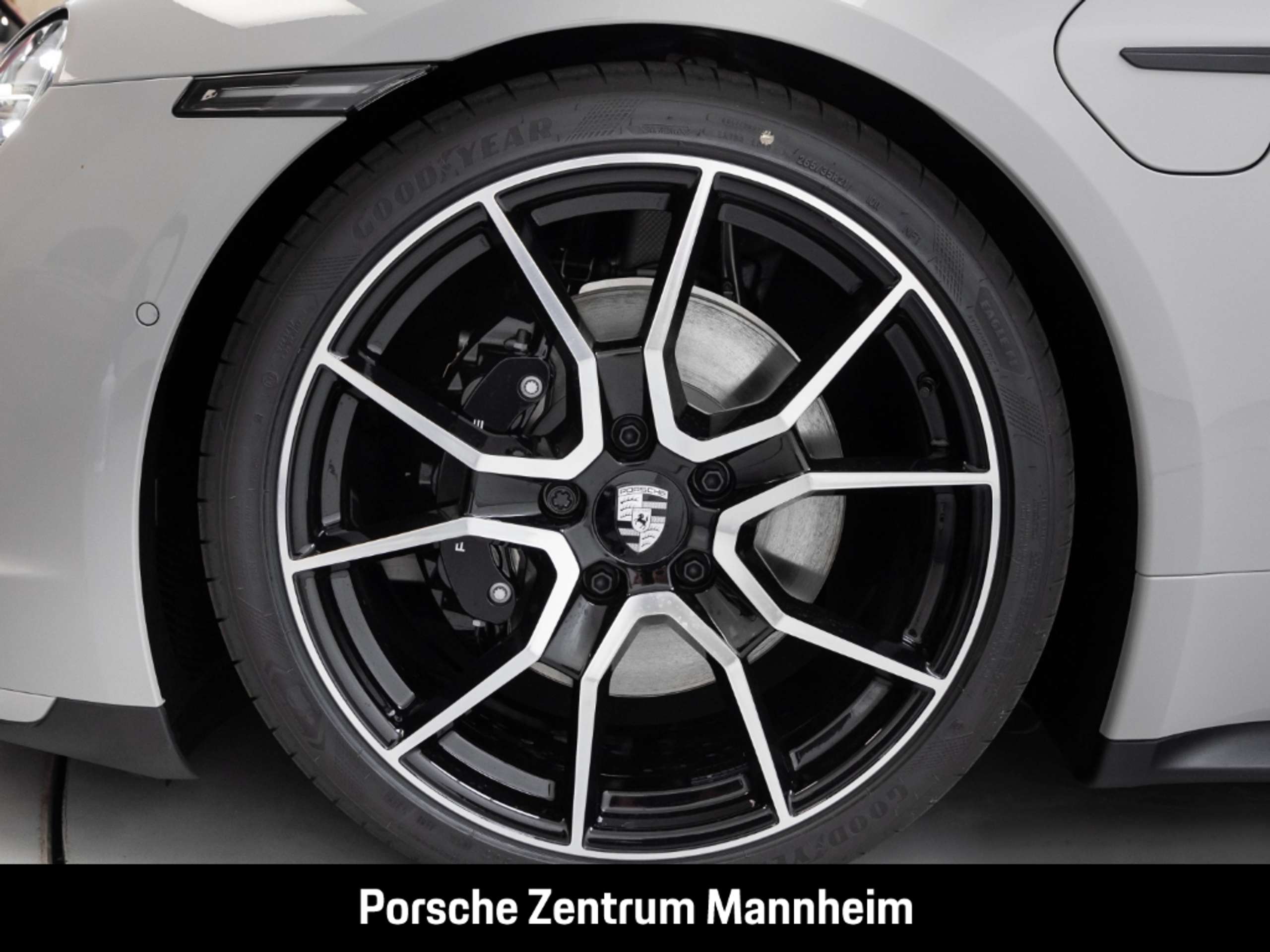 Porsche - Taycan