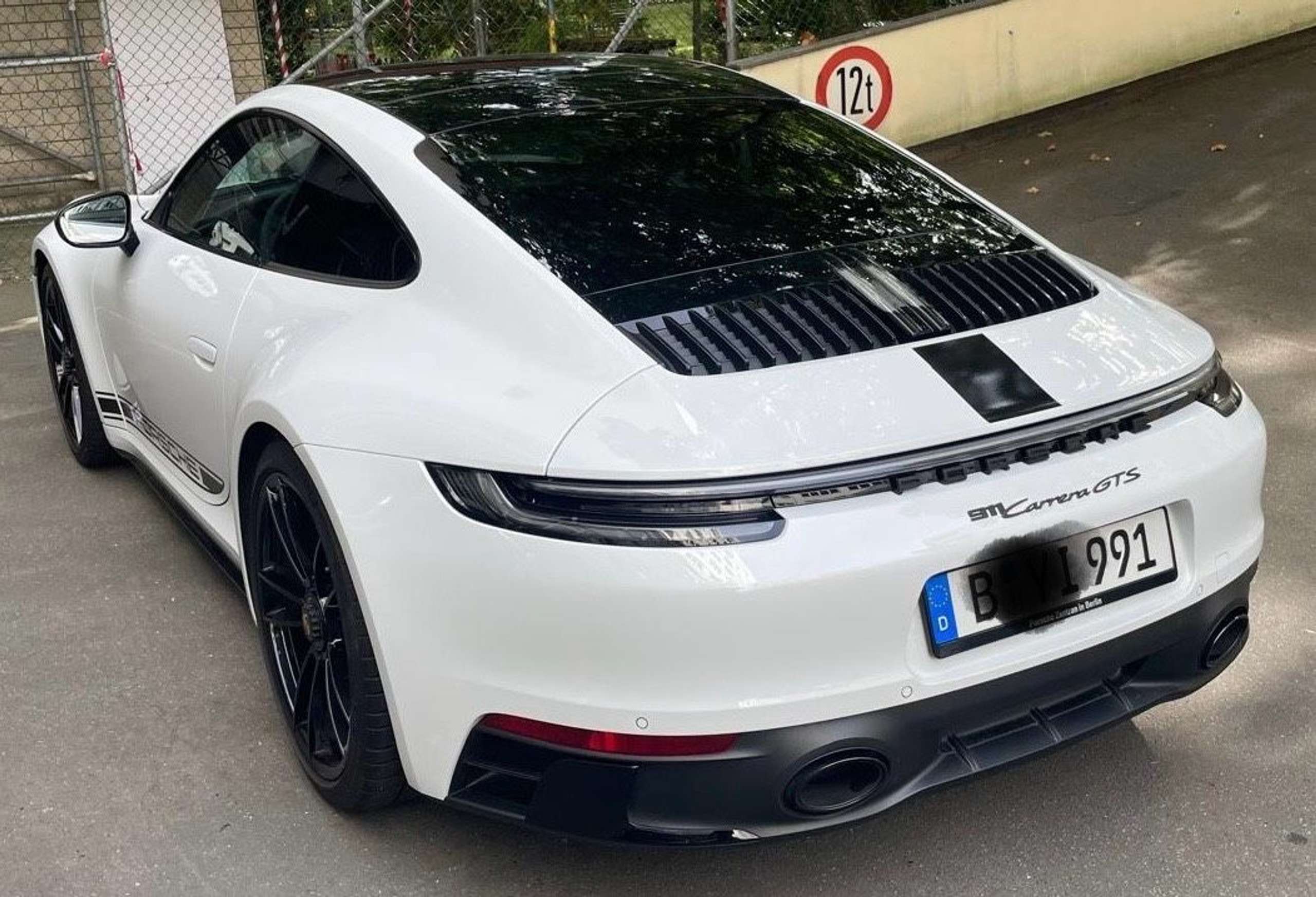 Porsche - 911