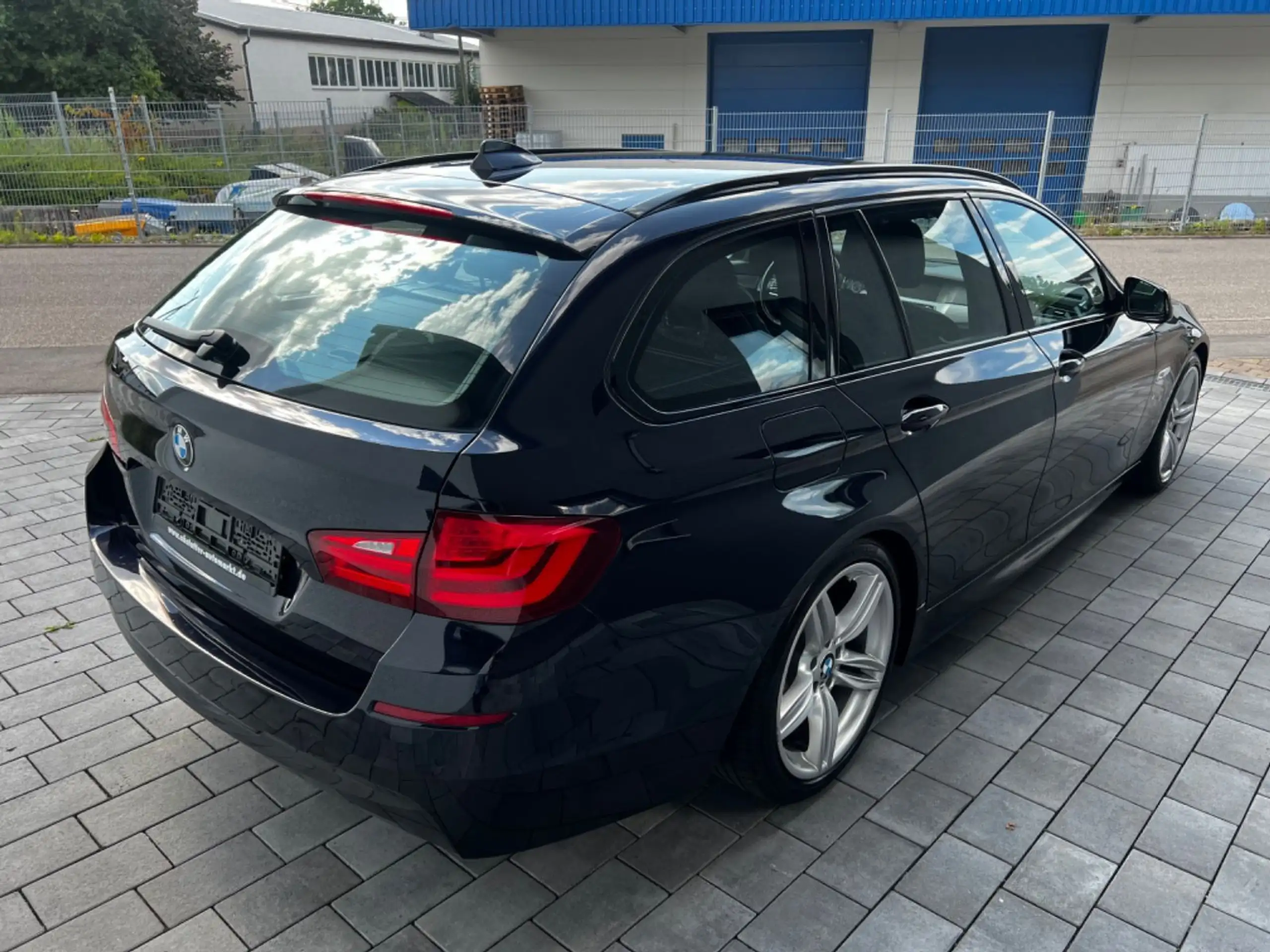 BMW - 528