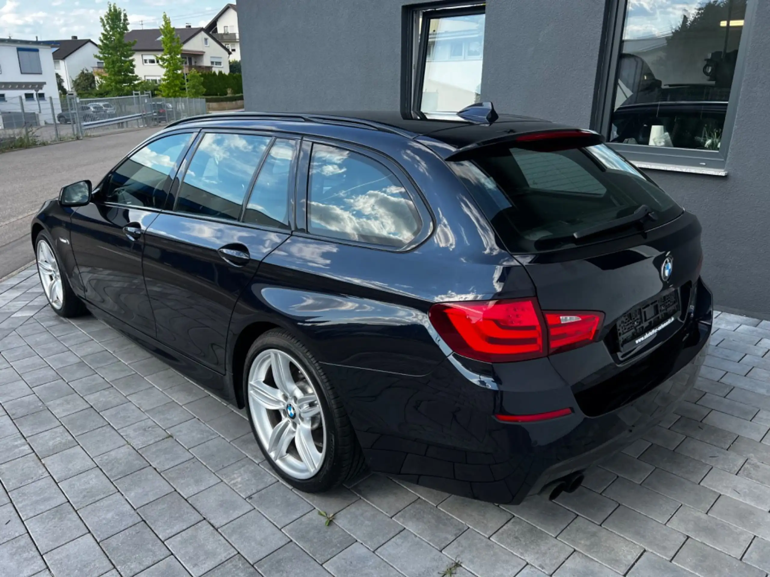 BMW - 528