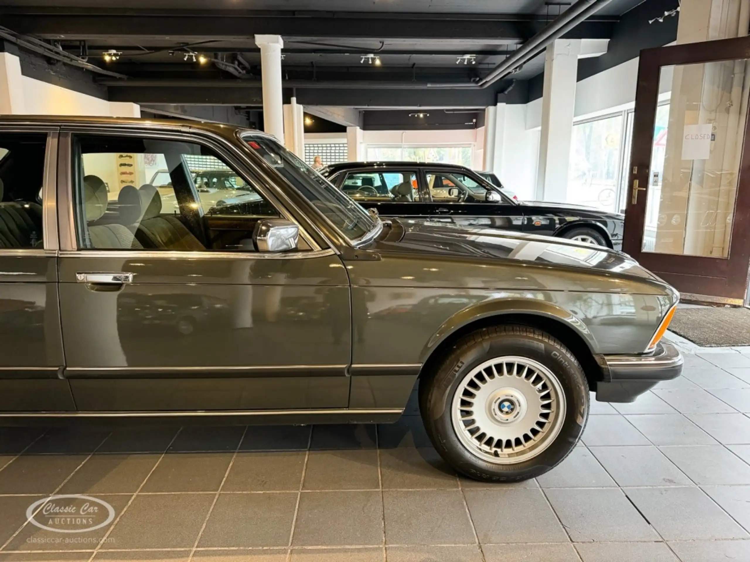 BMW - 735