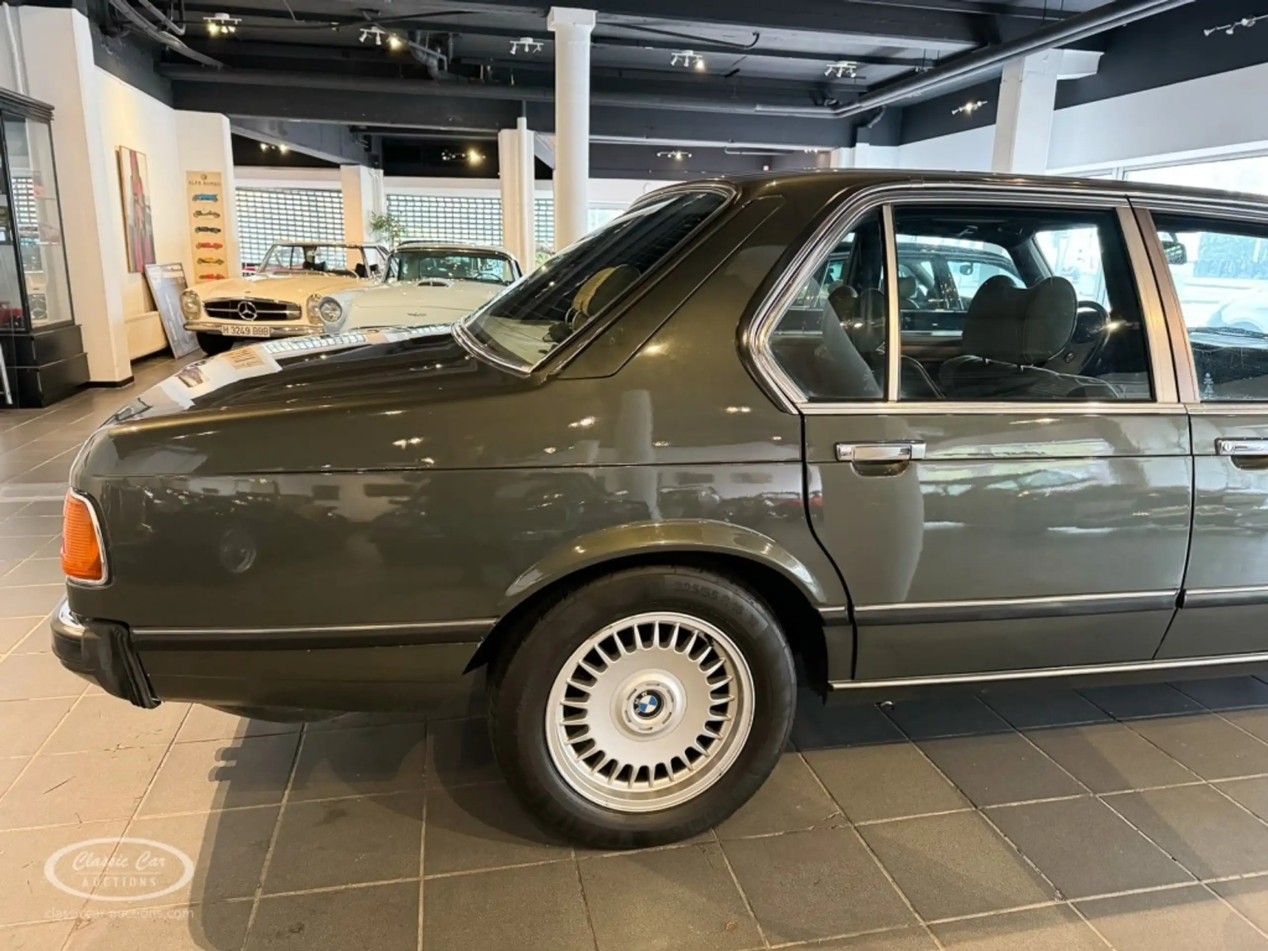 BMW - 735