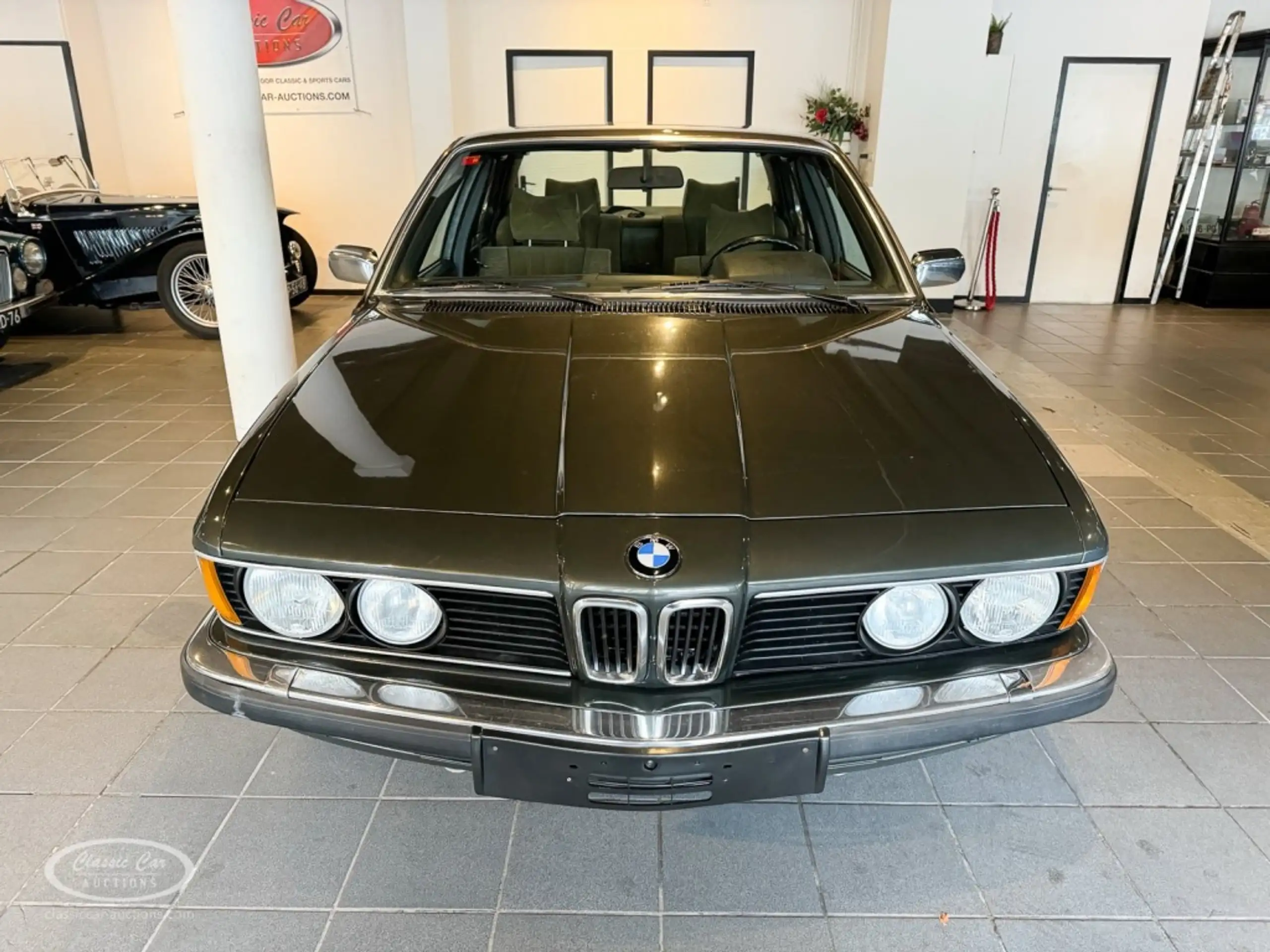 BMW - 735