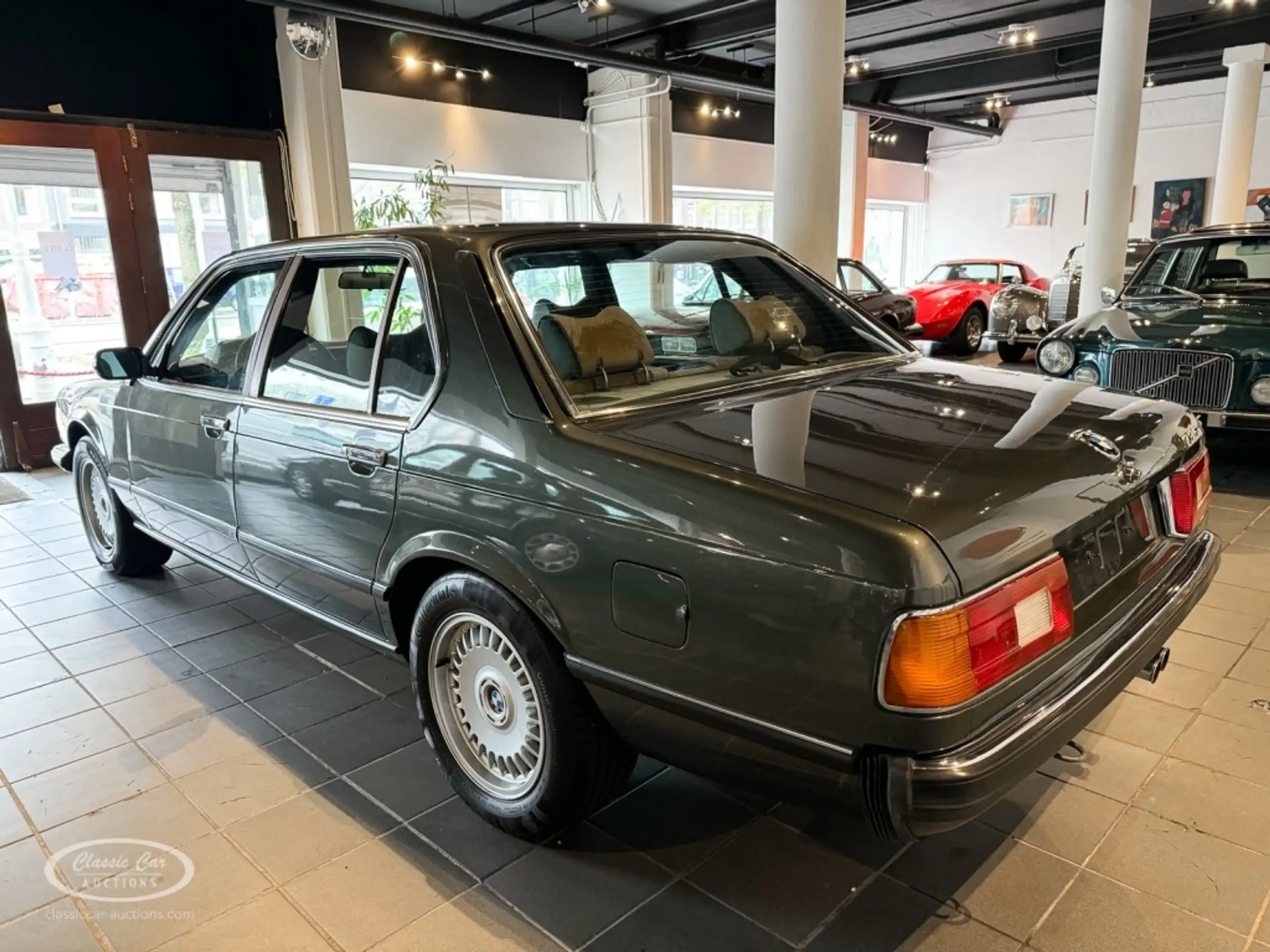 BMW - 735