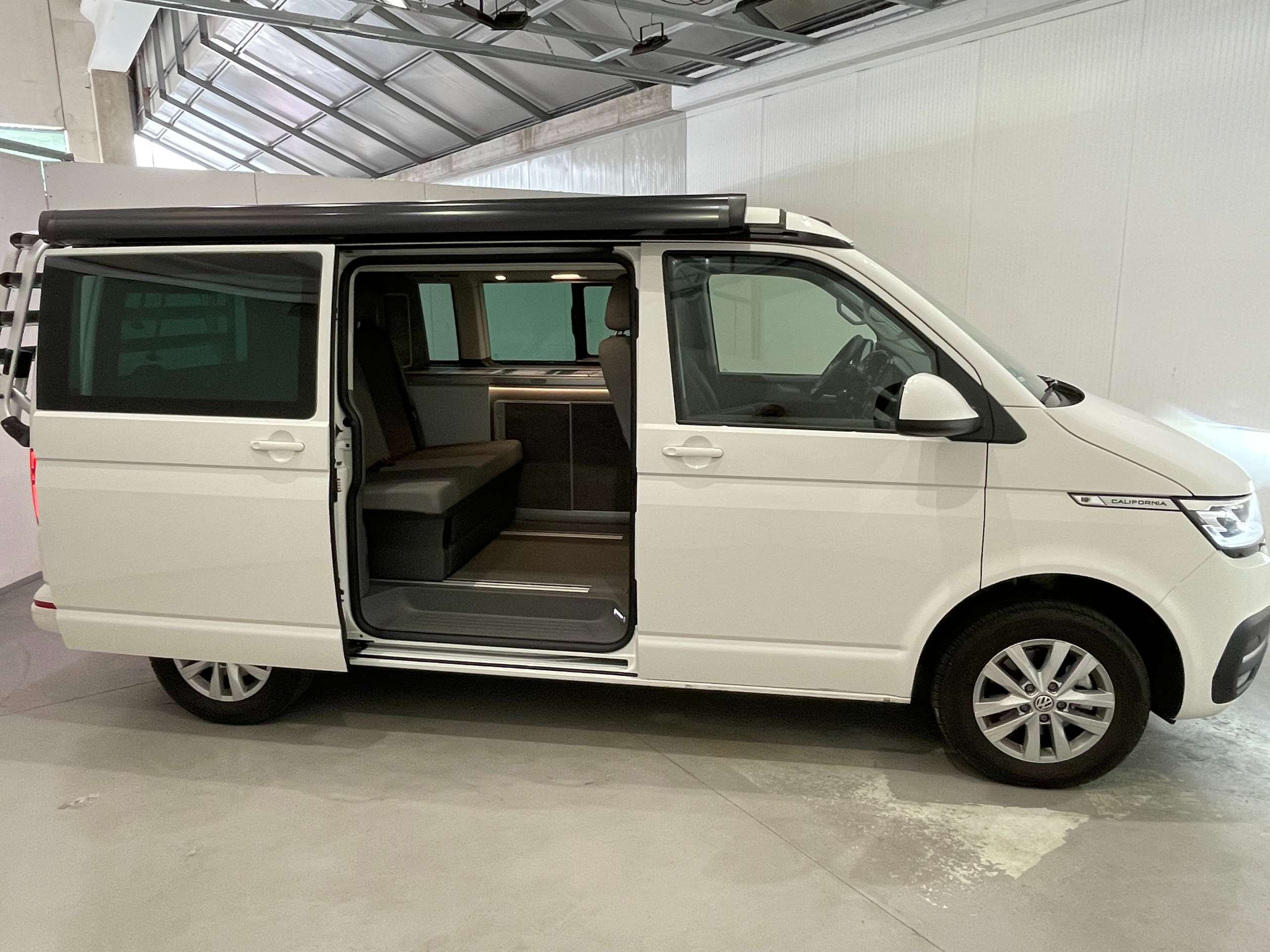 Volkswagen - T6.1 California