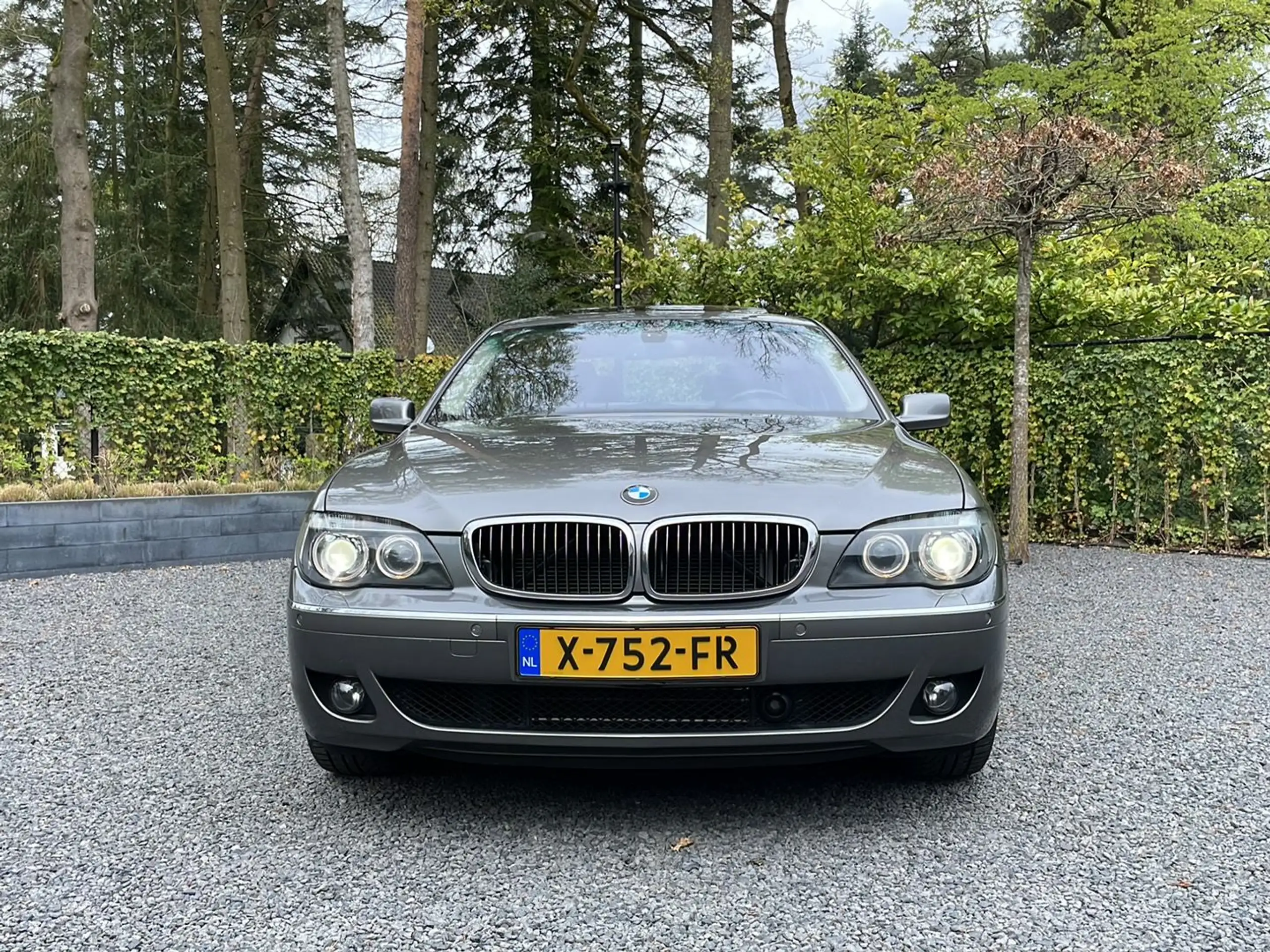 BMW - 750