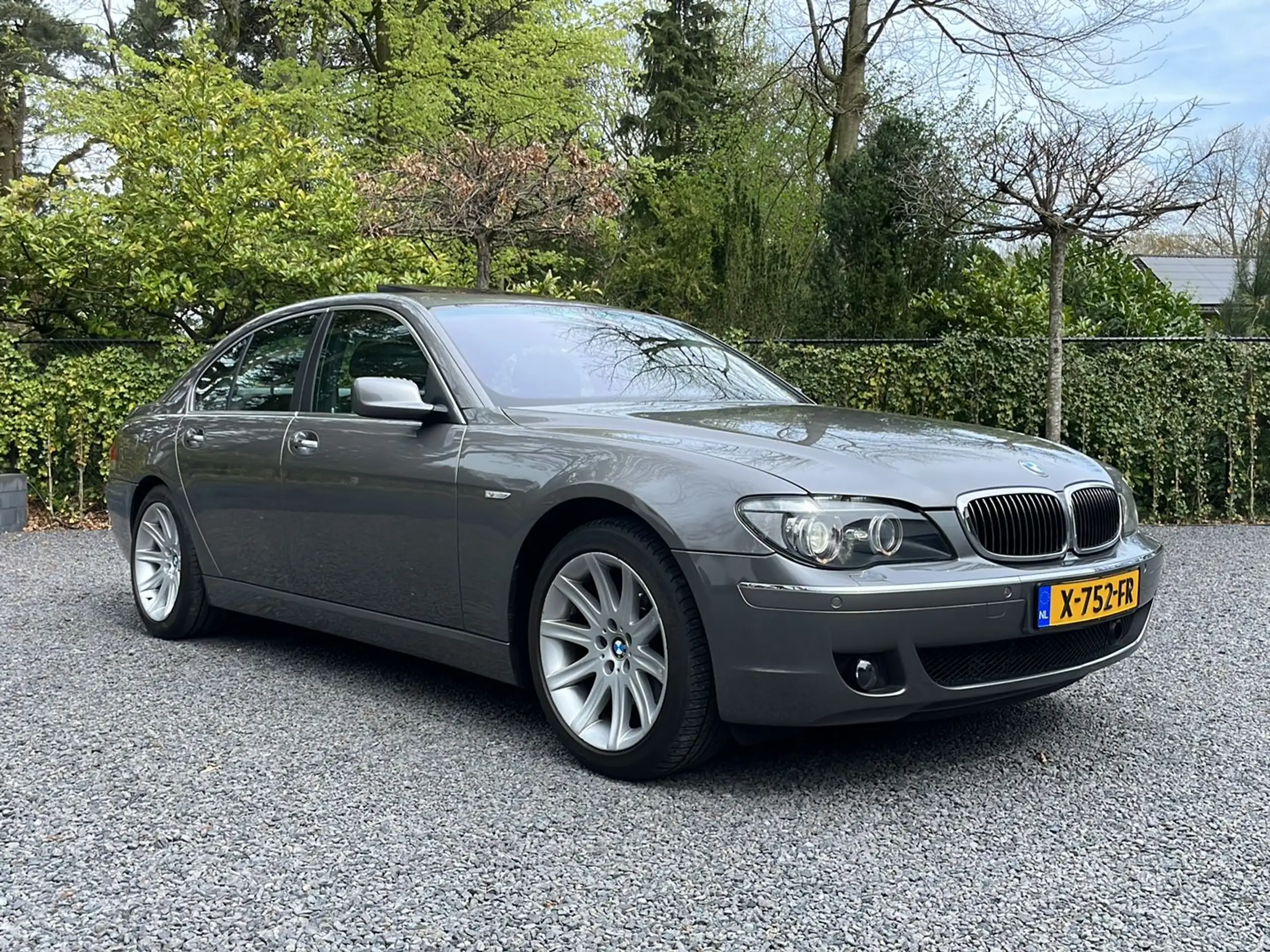 BMW - 750