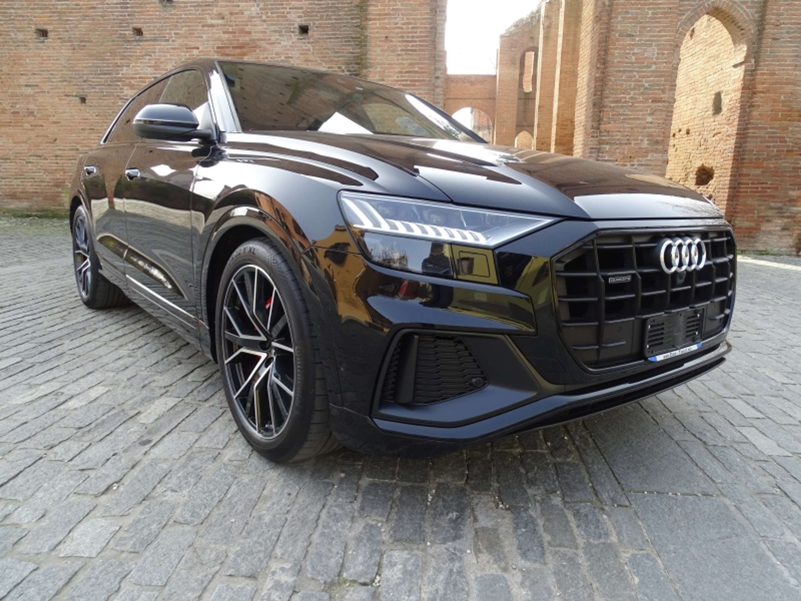 Audi - Q8