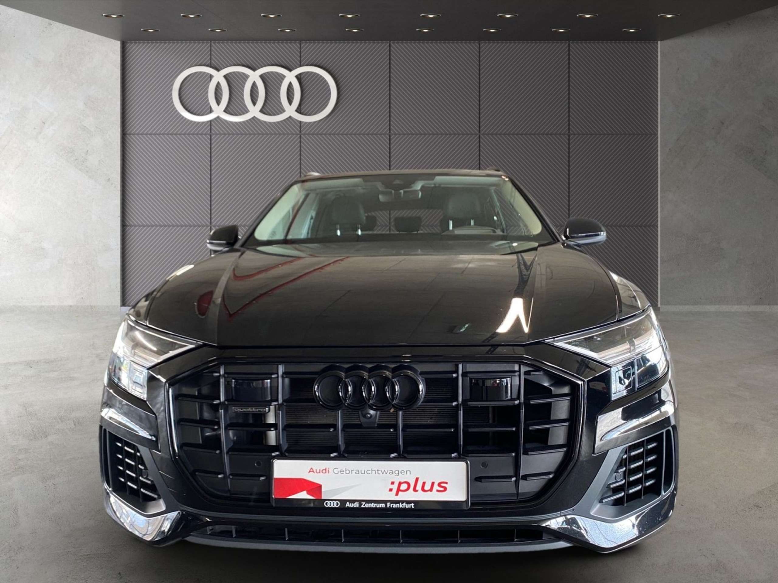 Audi - Q8