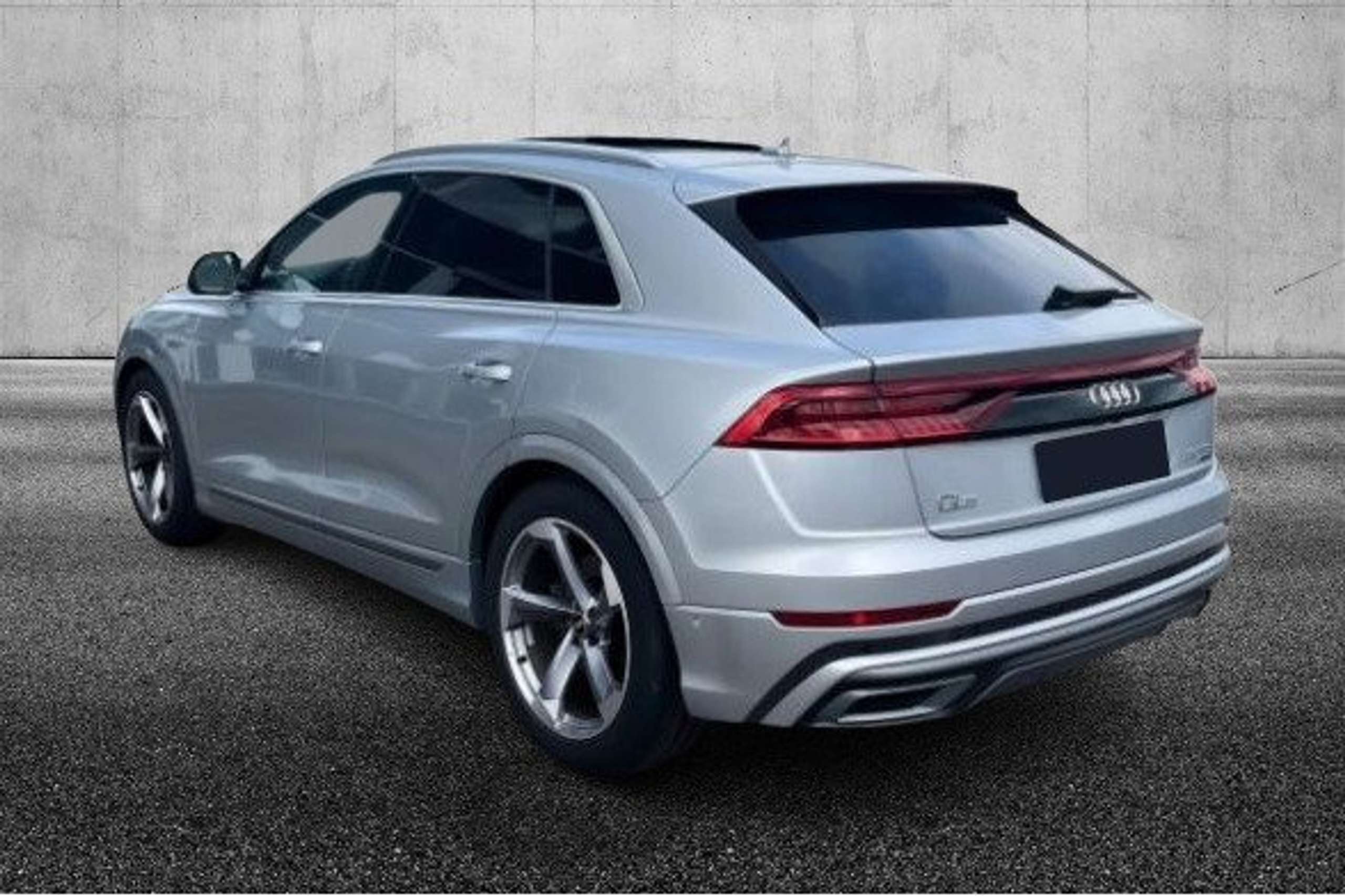 Audi - Q8