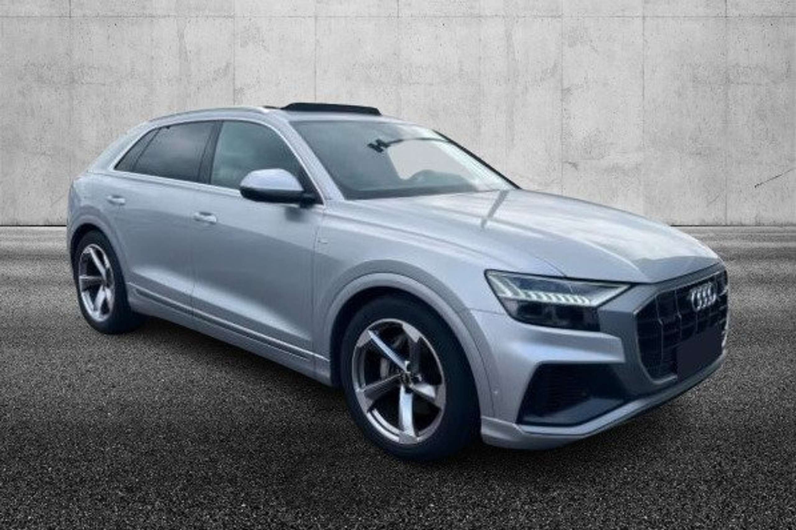 Audi - Q8