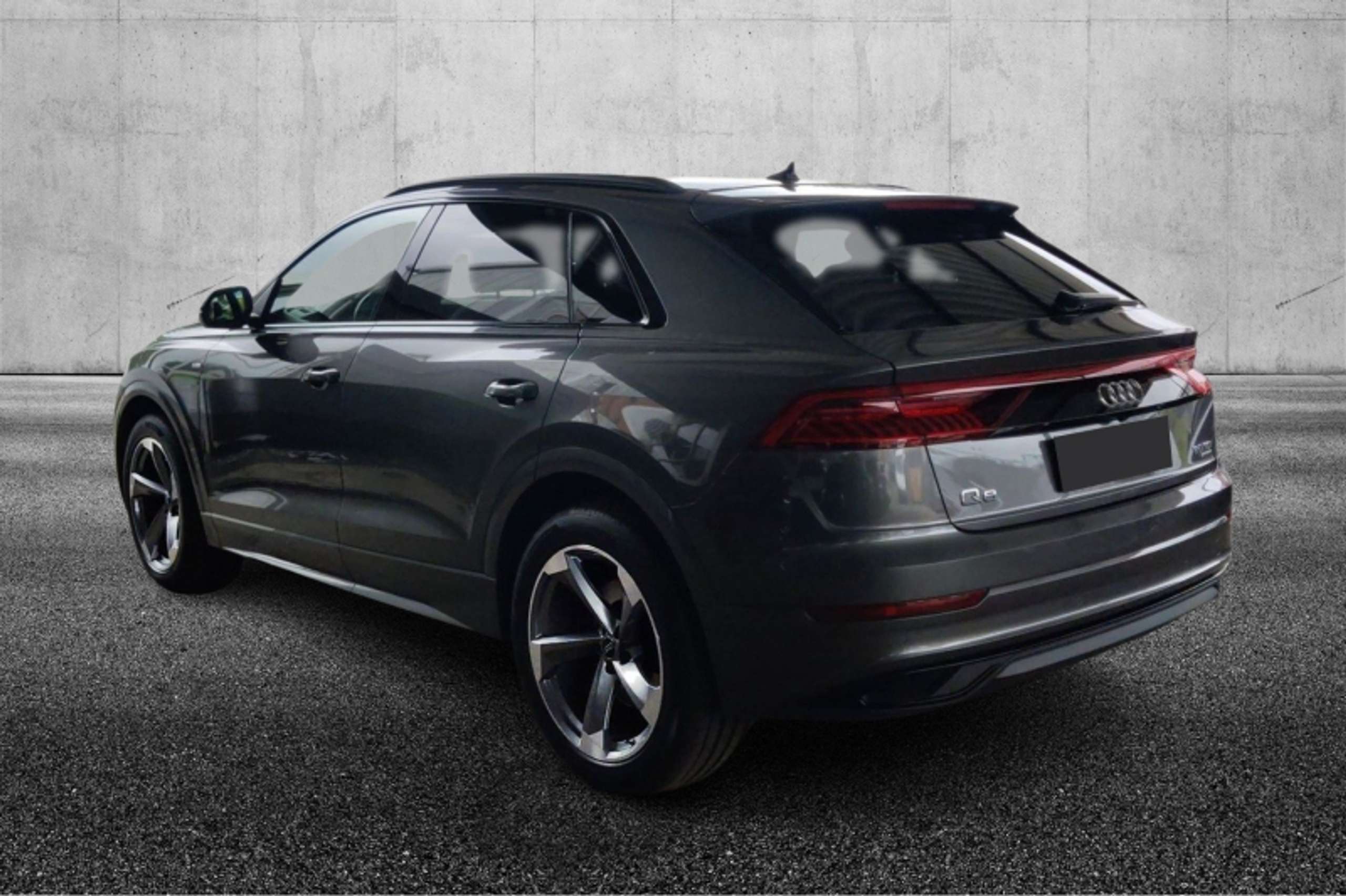 Audi - Q8