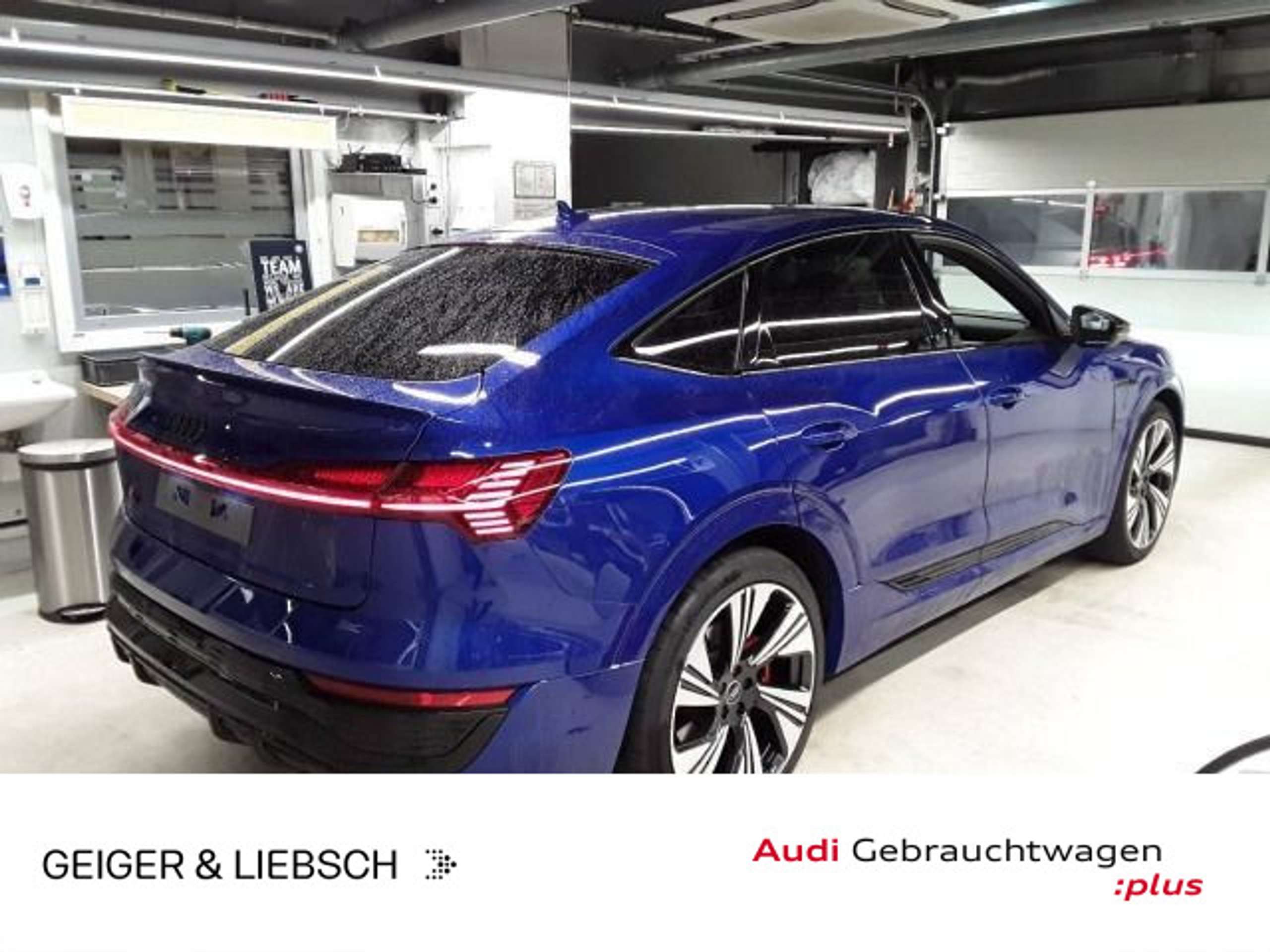 Audi - Q8 e-tron