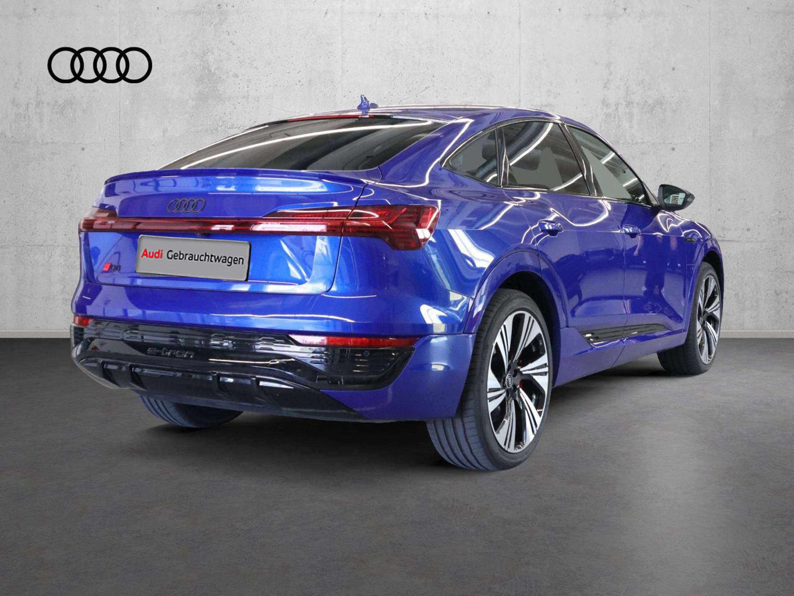 Audi - Q8 e-tron