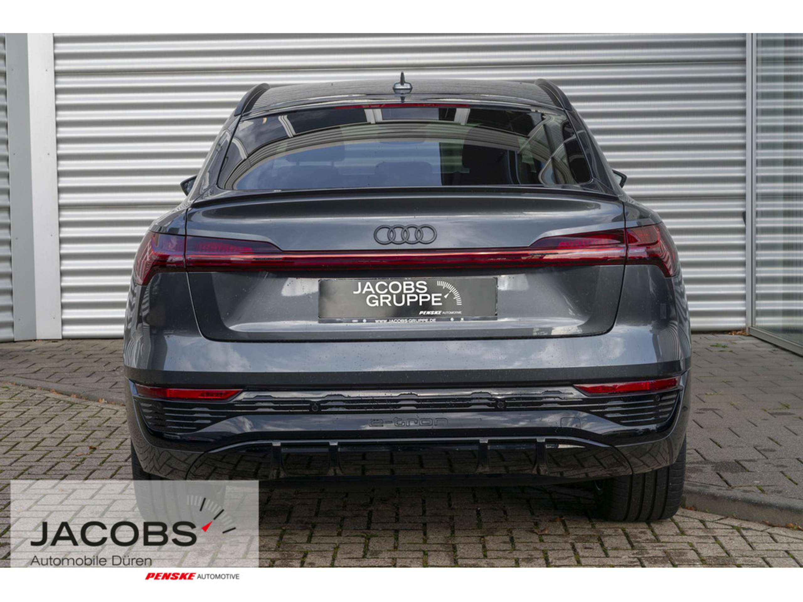 Audi - Q8