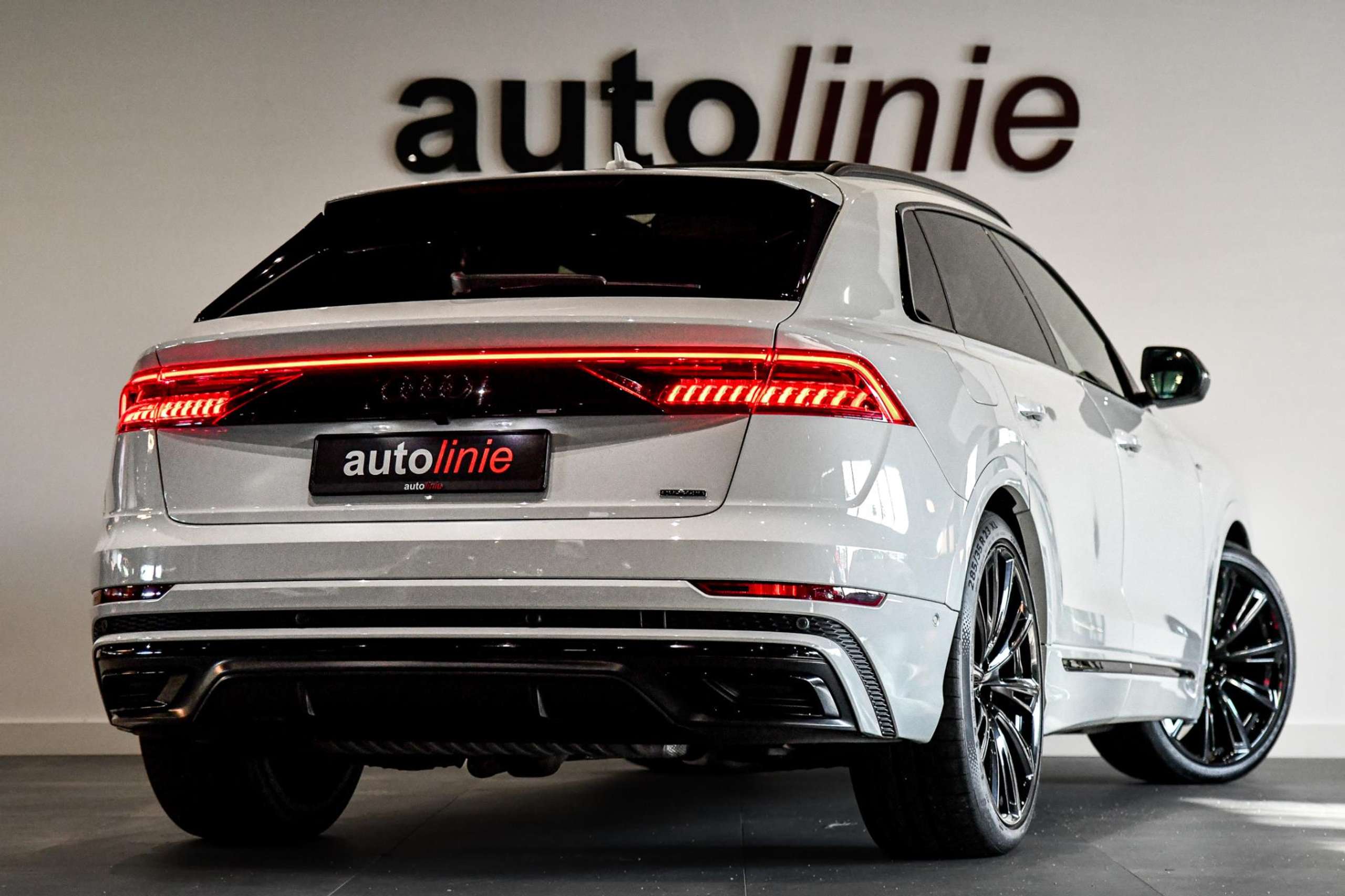 Audi - Q8