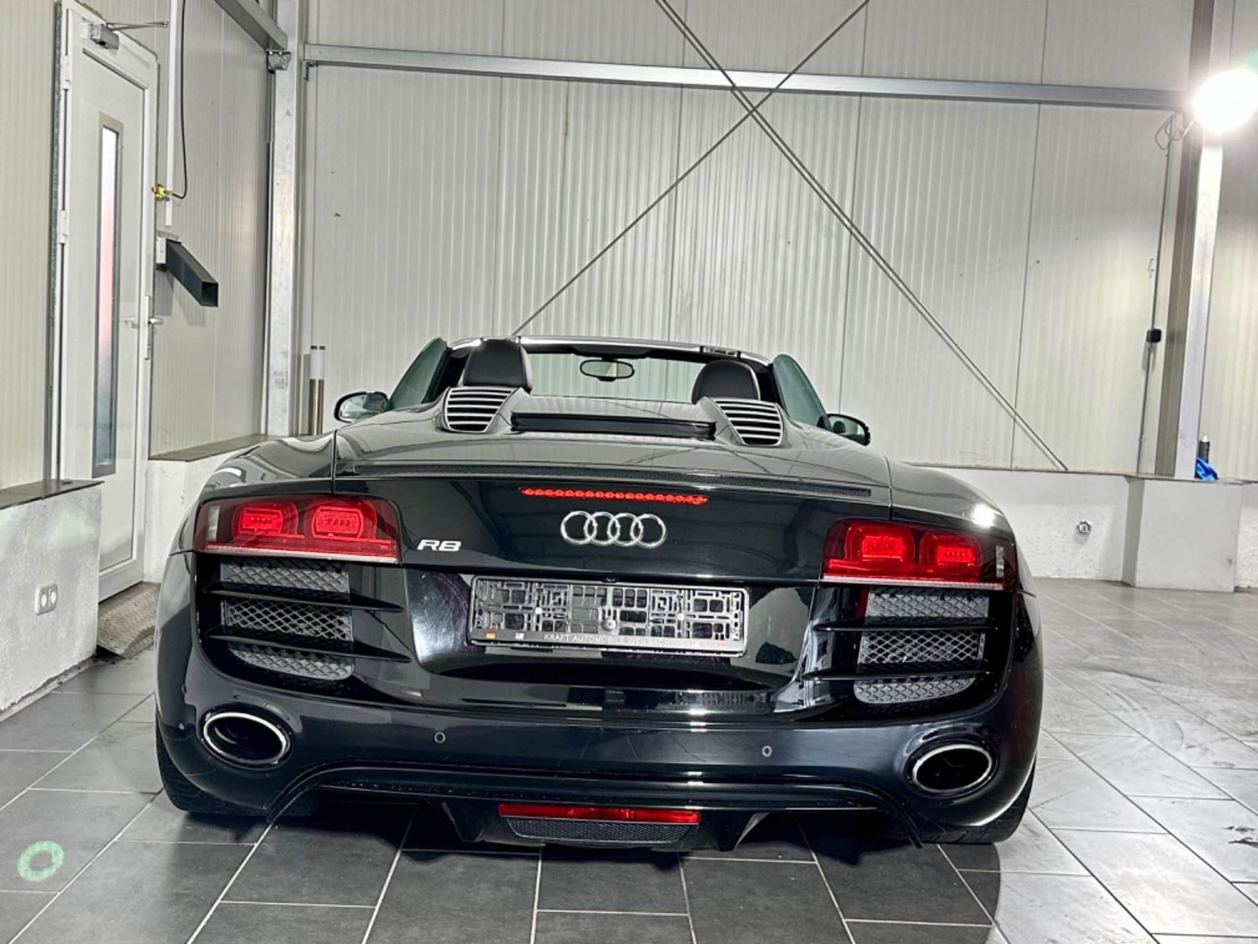 Audi - R8