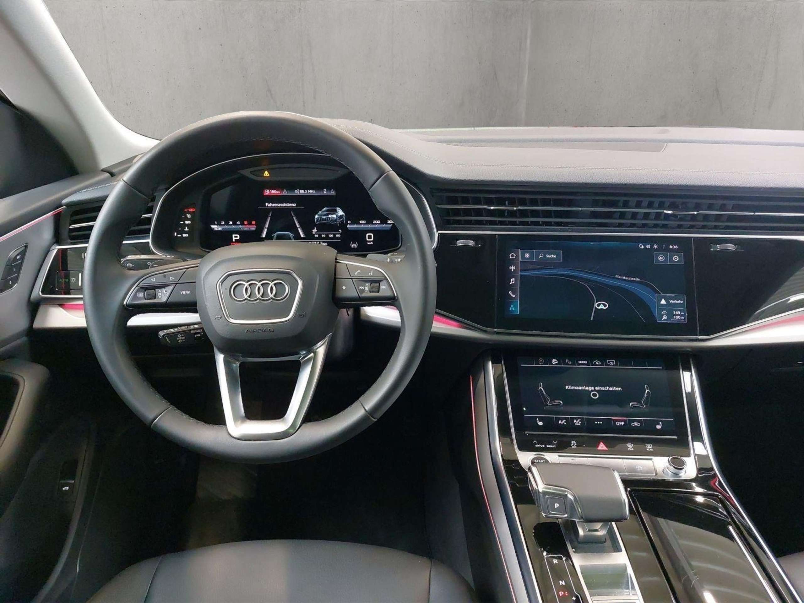 Audi - Q8