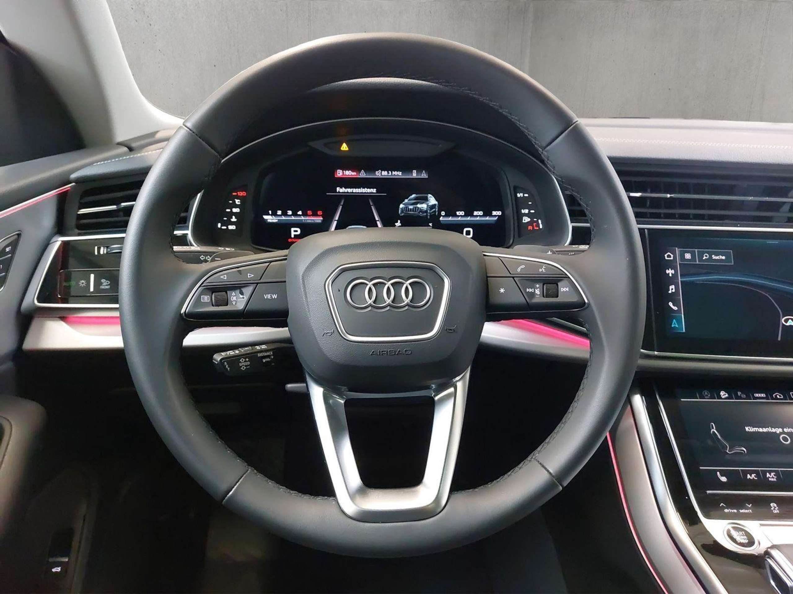 Audi - Q8