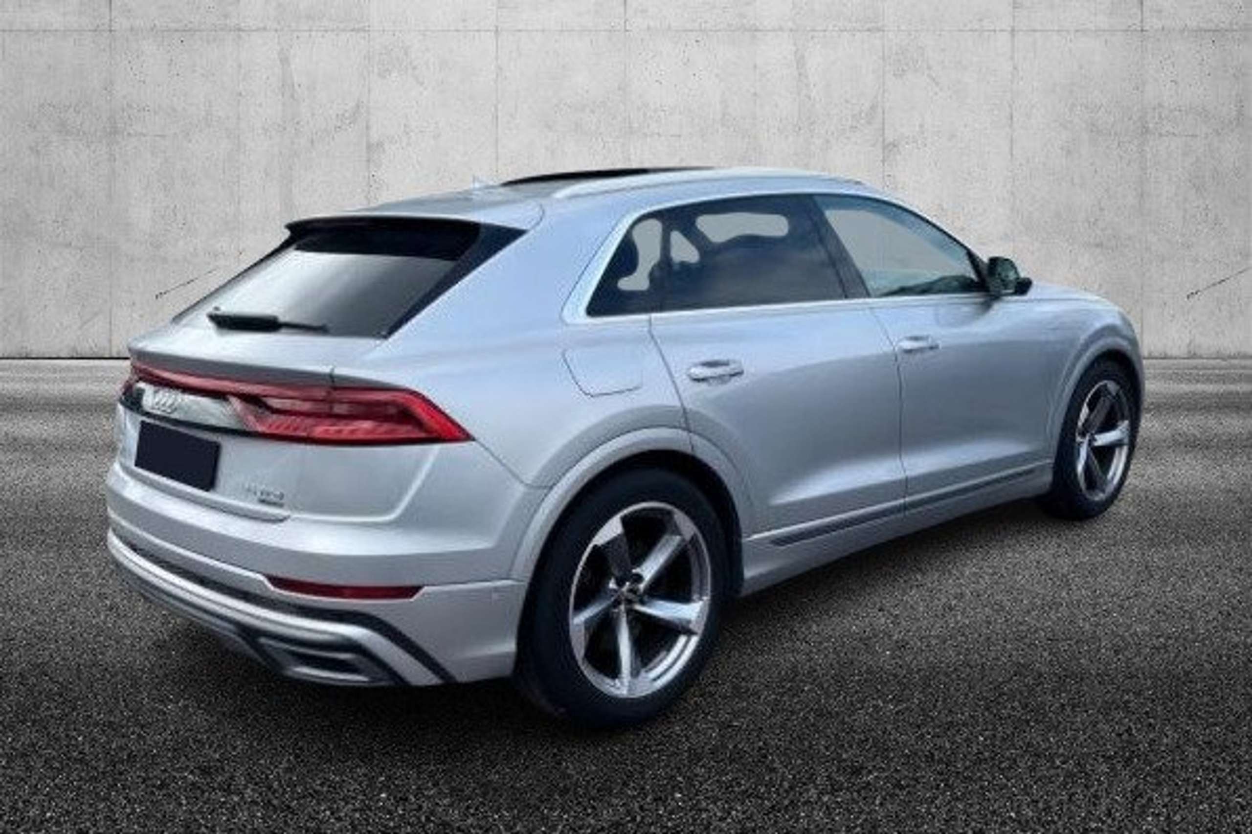 Audi - Q8