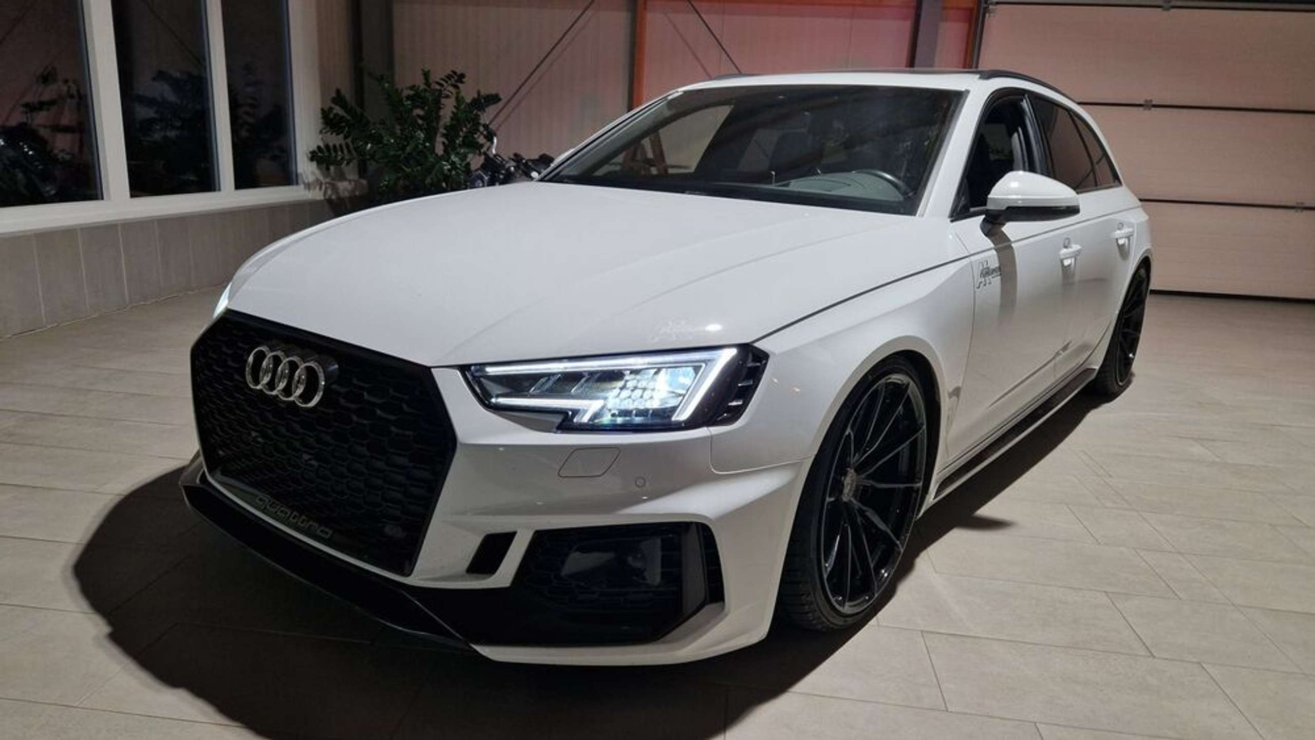 Audi - RS4