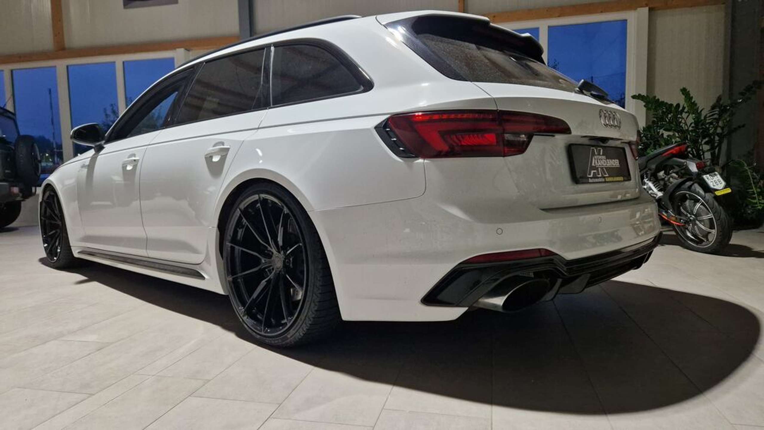 Audi - RS4