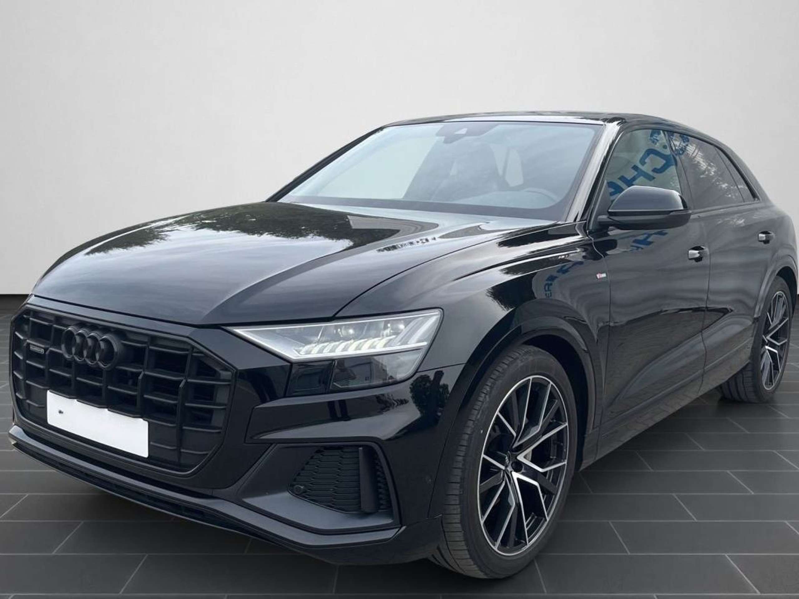 Audi - Q8