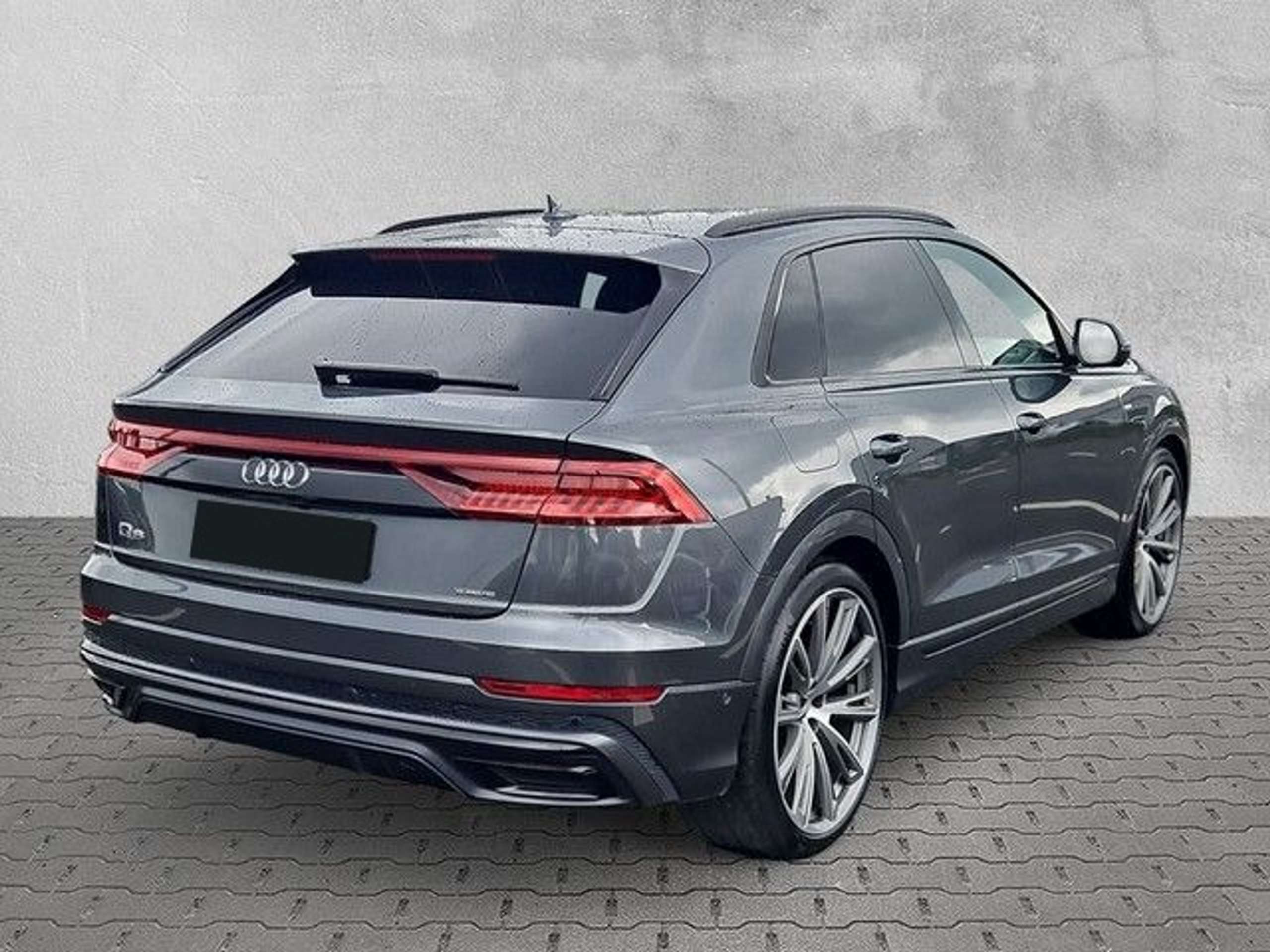 Audi - Q8