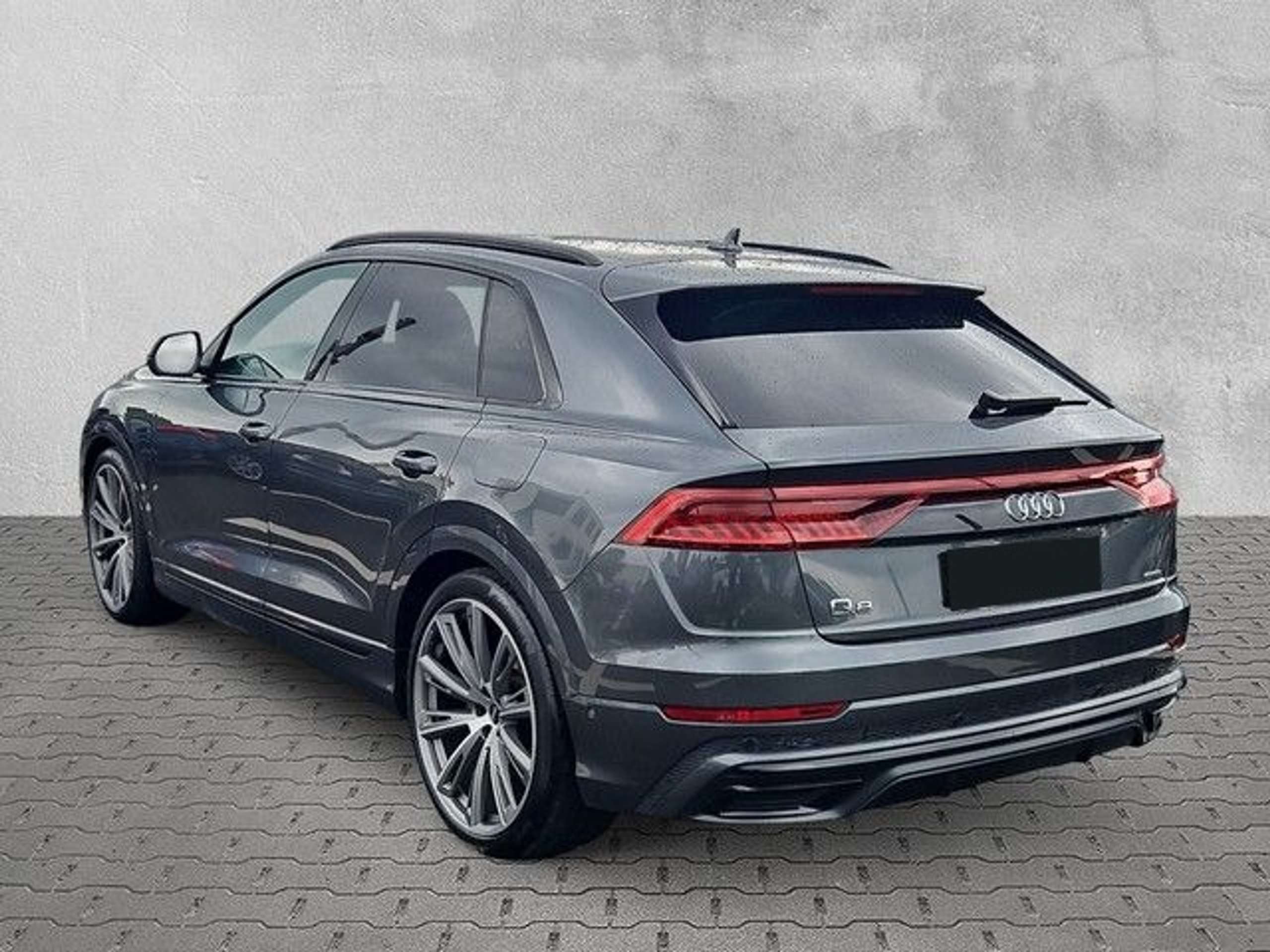 Audi - Q8